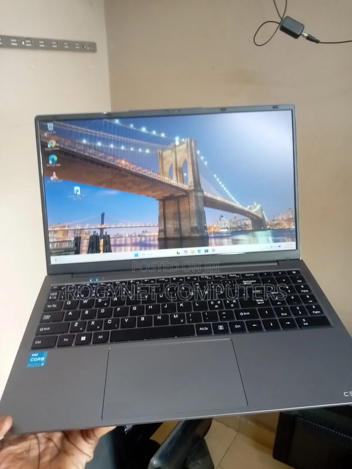 Laptop 8GB Intel Core i3 SSD 128GB