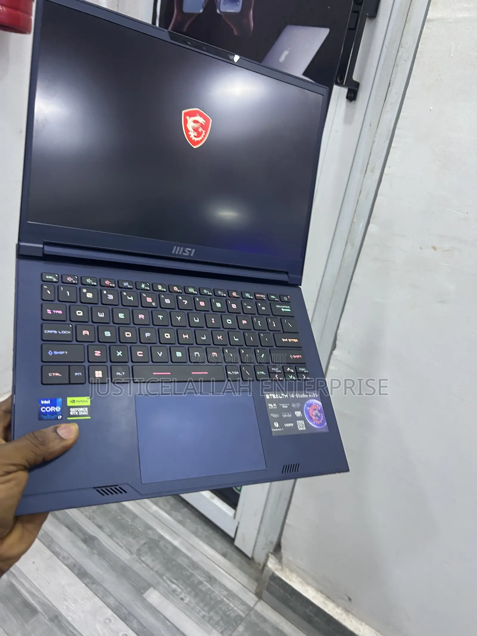 Laptop MSI Stealth 14 Studio A13VF 16GB Intel Core i7 SSD 512GB