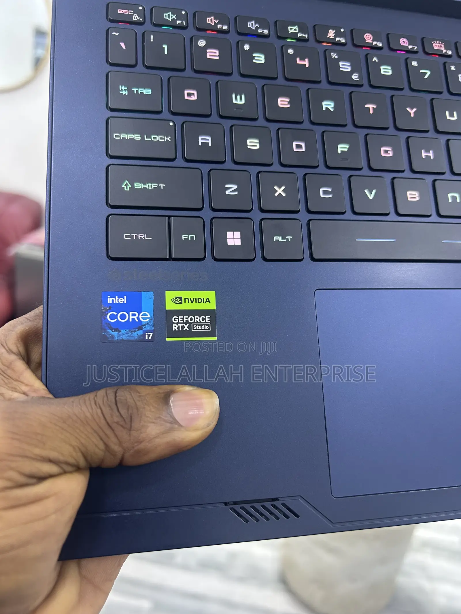 Laptop MSI Stealth 14 Studio A13VF 16GB Intel Core i7 SSD 512GB