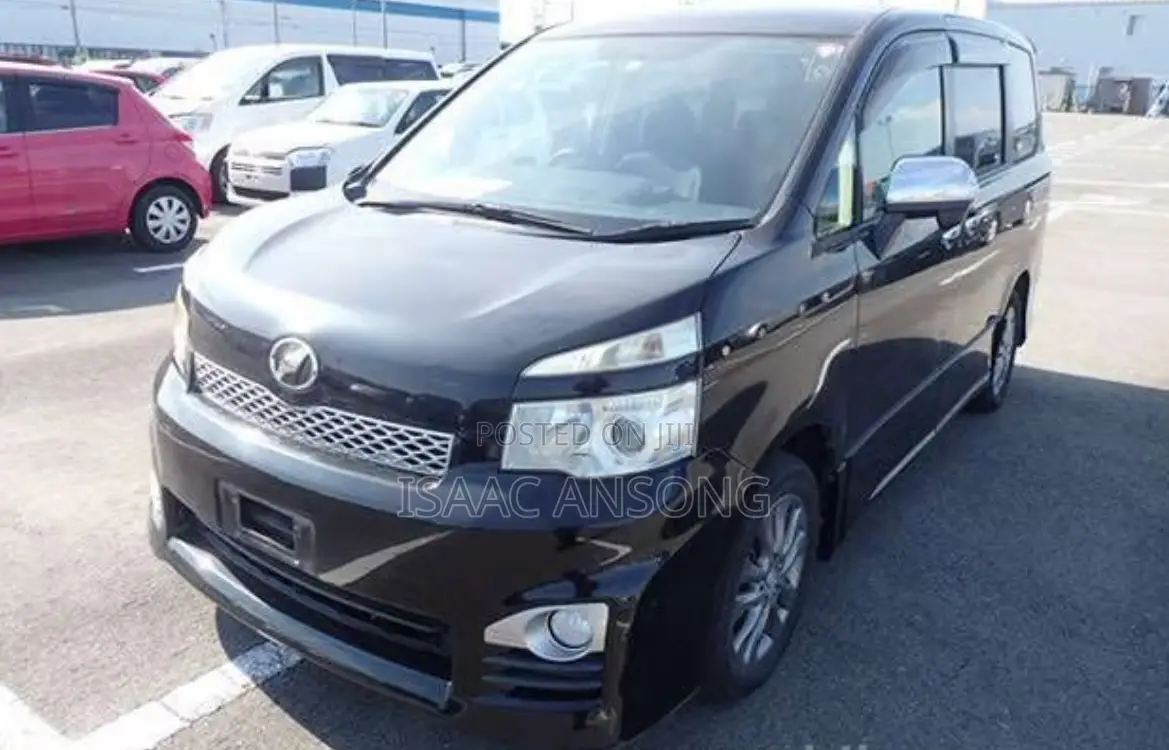 Toyota Voxy 2013 Black