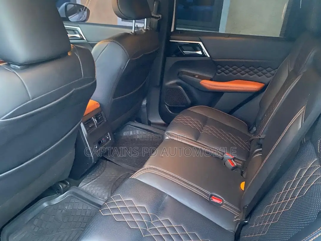 Mitsubishi Outlander 2021 White