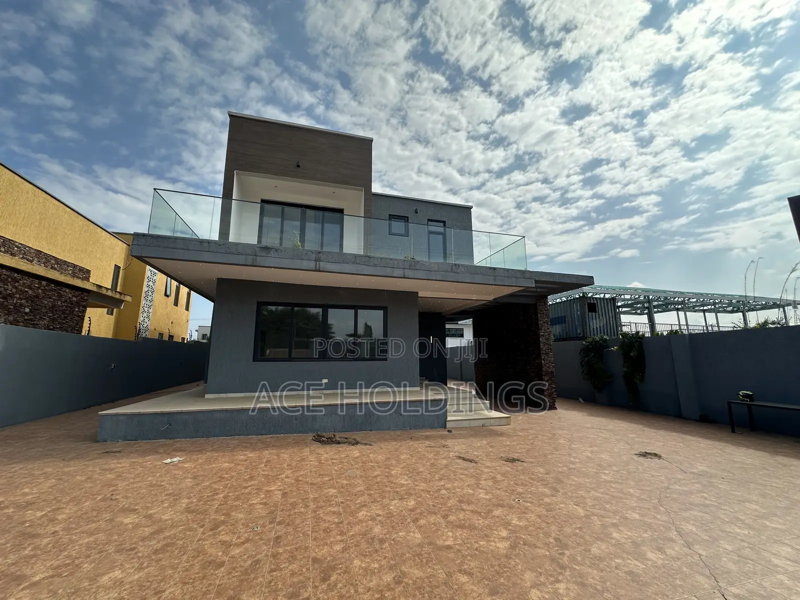 4bdrm Mansion in East Legon Hills for rent