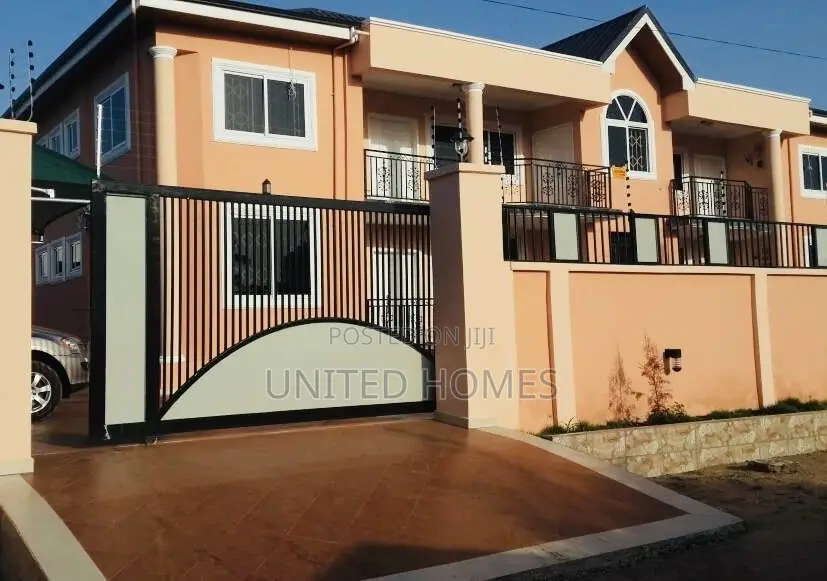 10bdrm Apartment in Adenta for sale