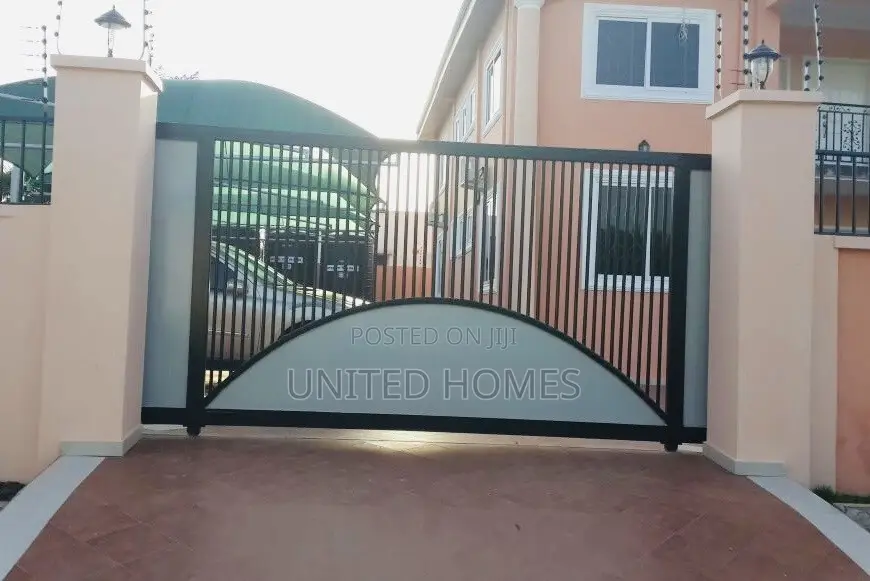 10bdrm Apartment in Adenta for sale