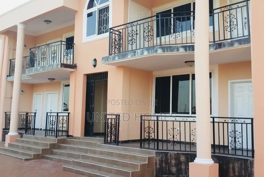 10bdrm Apartment in Adenta for sale