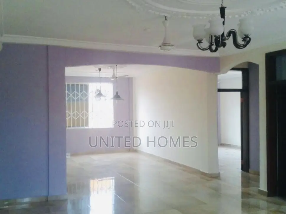 10bdrm Apartment in Adenta for sale