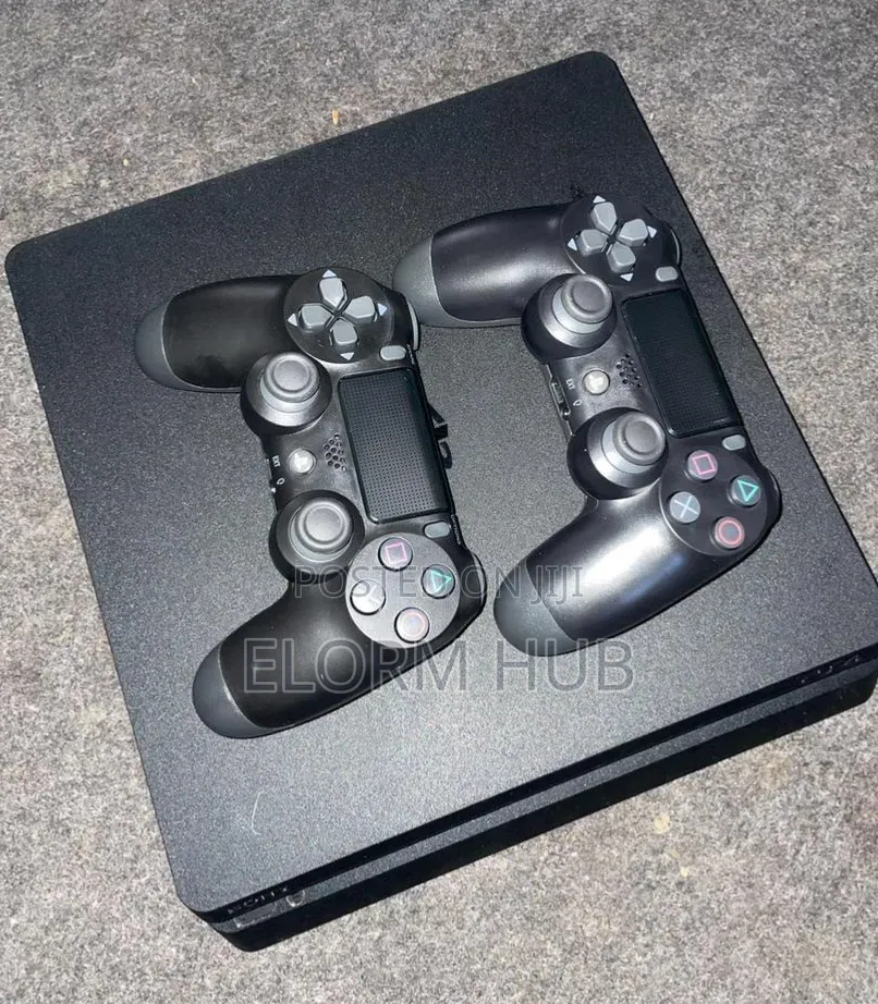 PS4 Slim..13 Games (Jailbreak) 2 Controllers