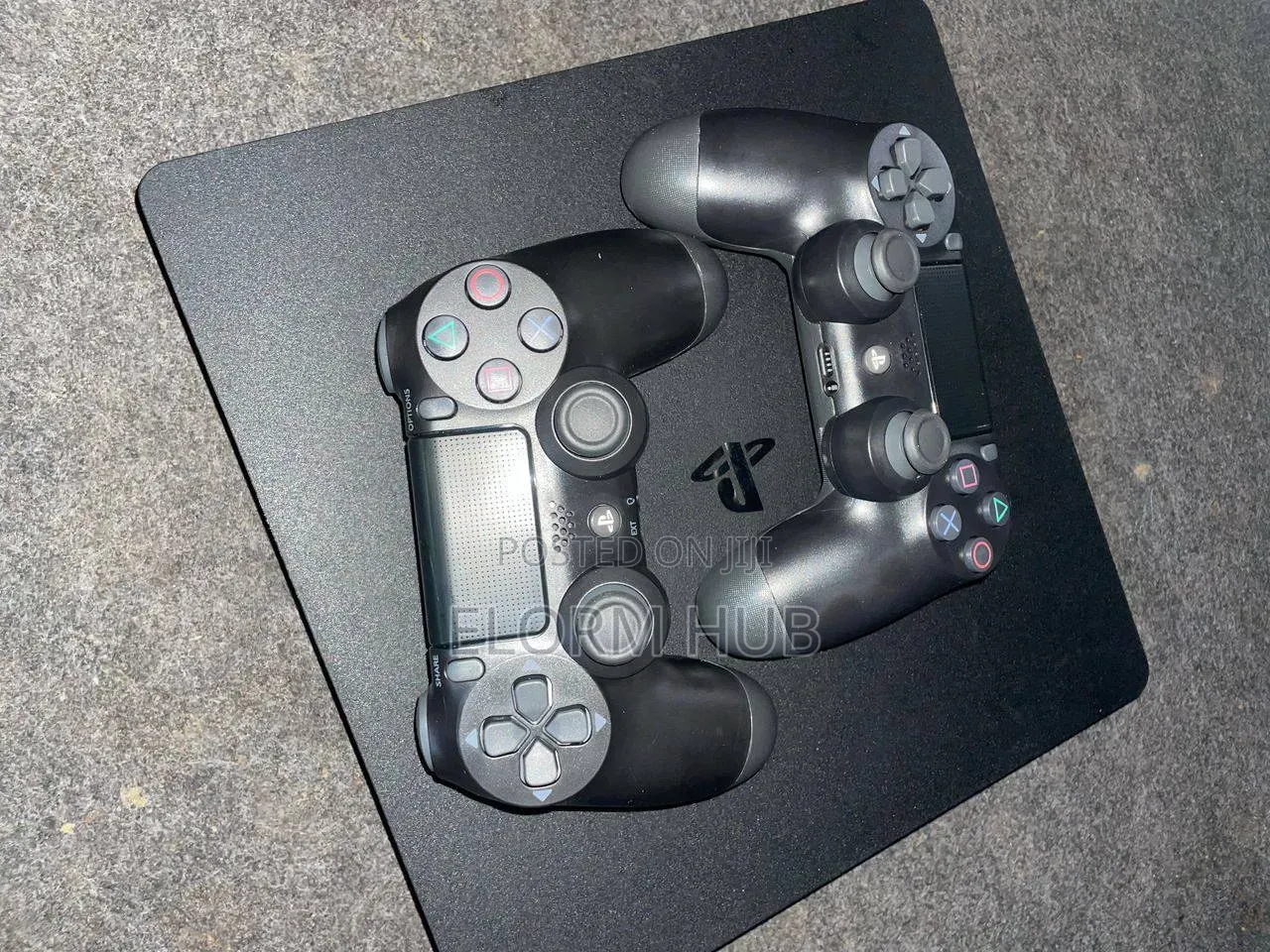 PS4 Slim..13 Games (Jailbreak) 2 Controllers