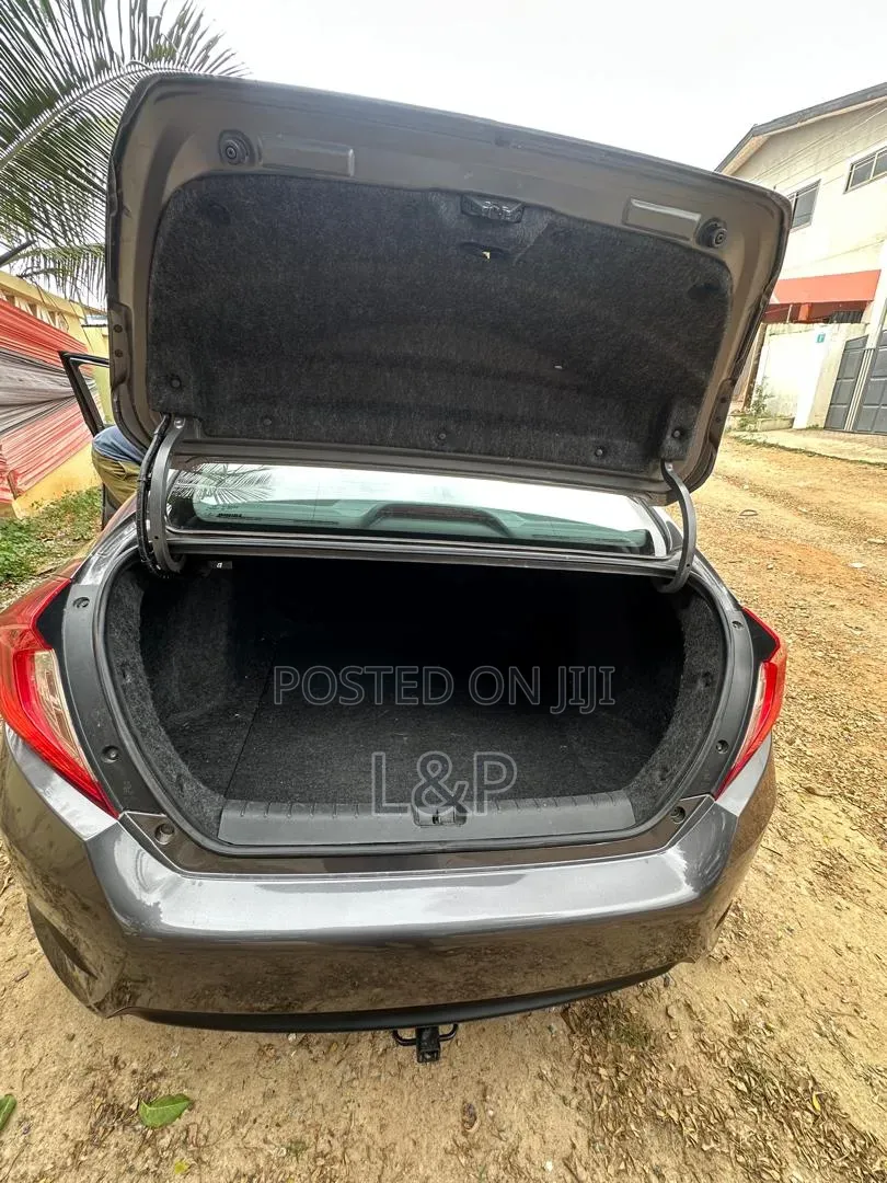 Honda Civic LX Sedan 2018 Silver