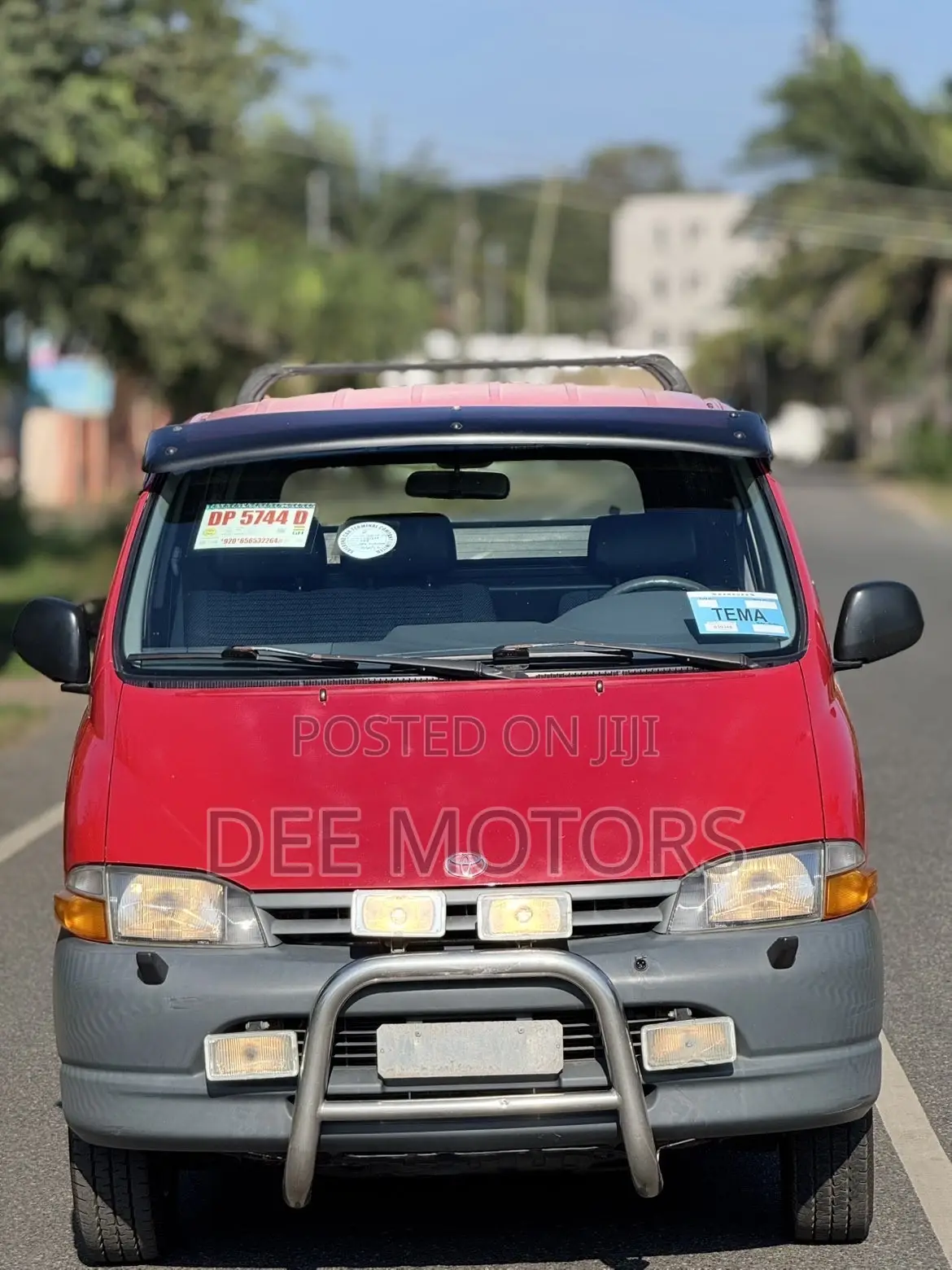 Toyota HiAce 2000 White