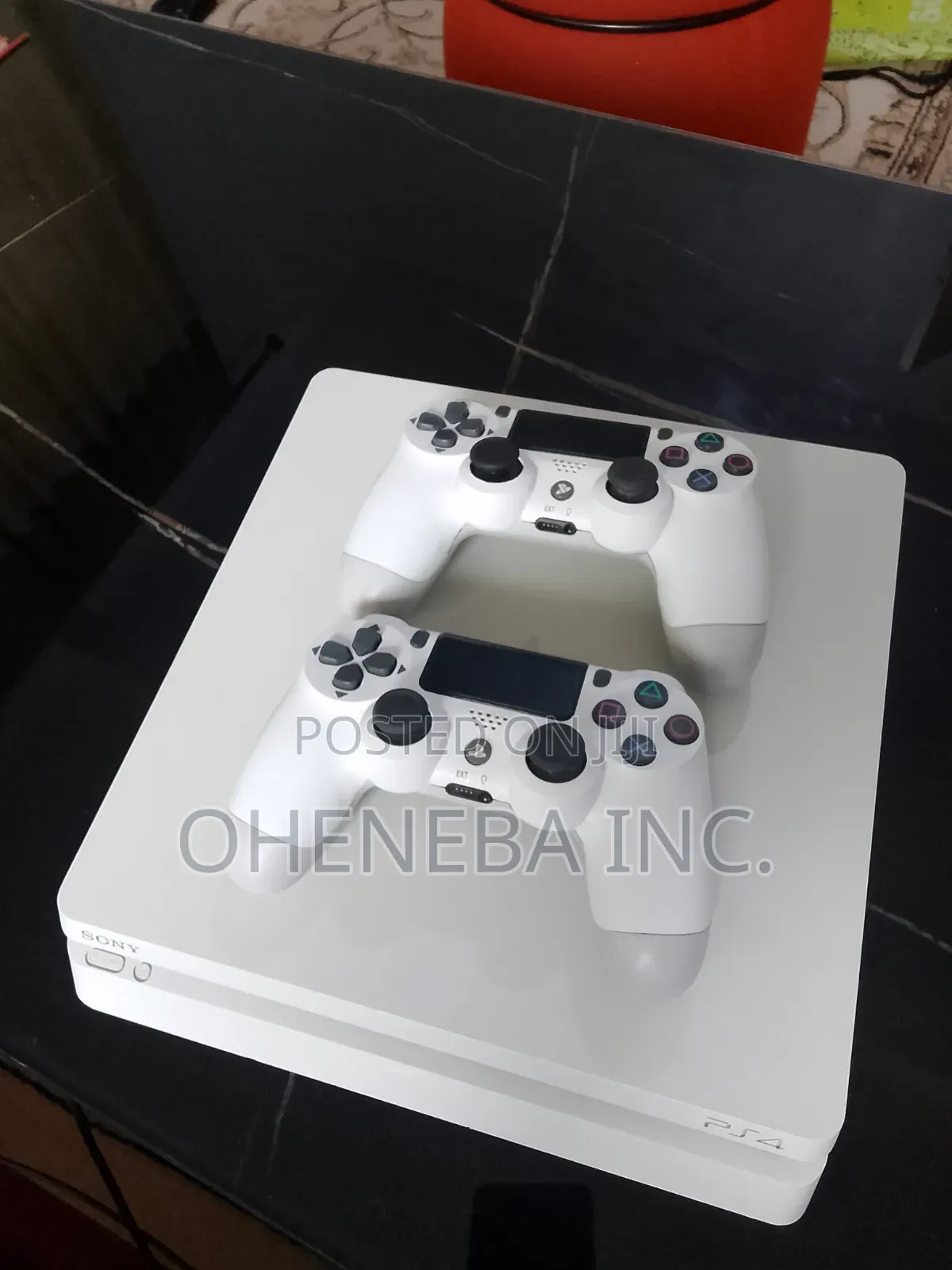 Special Edition PS4 Slim 1TB + Games + 2 Controllers