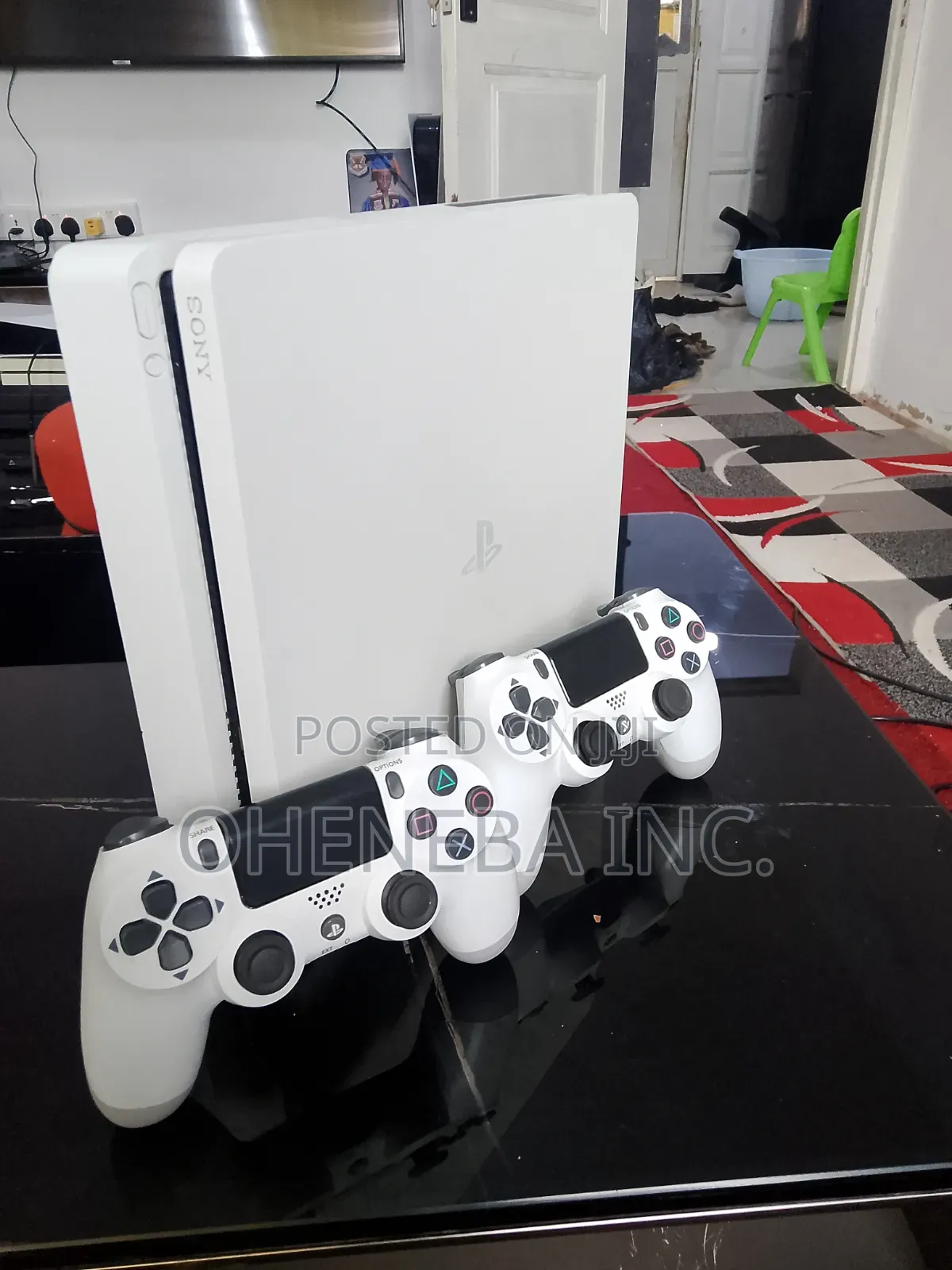 Special Edition PS4 Slim 1TB + Games + 2 Controllers