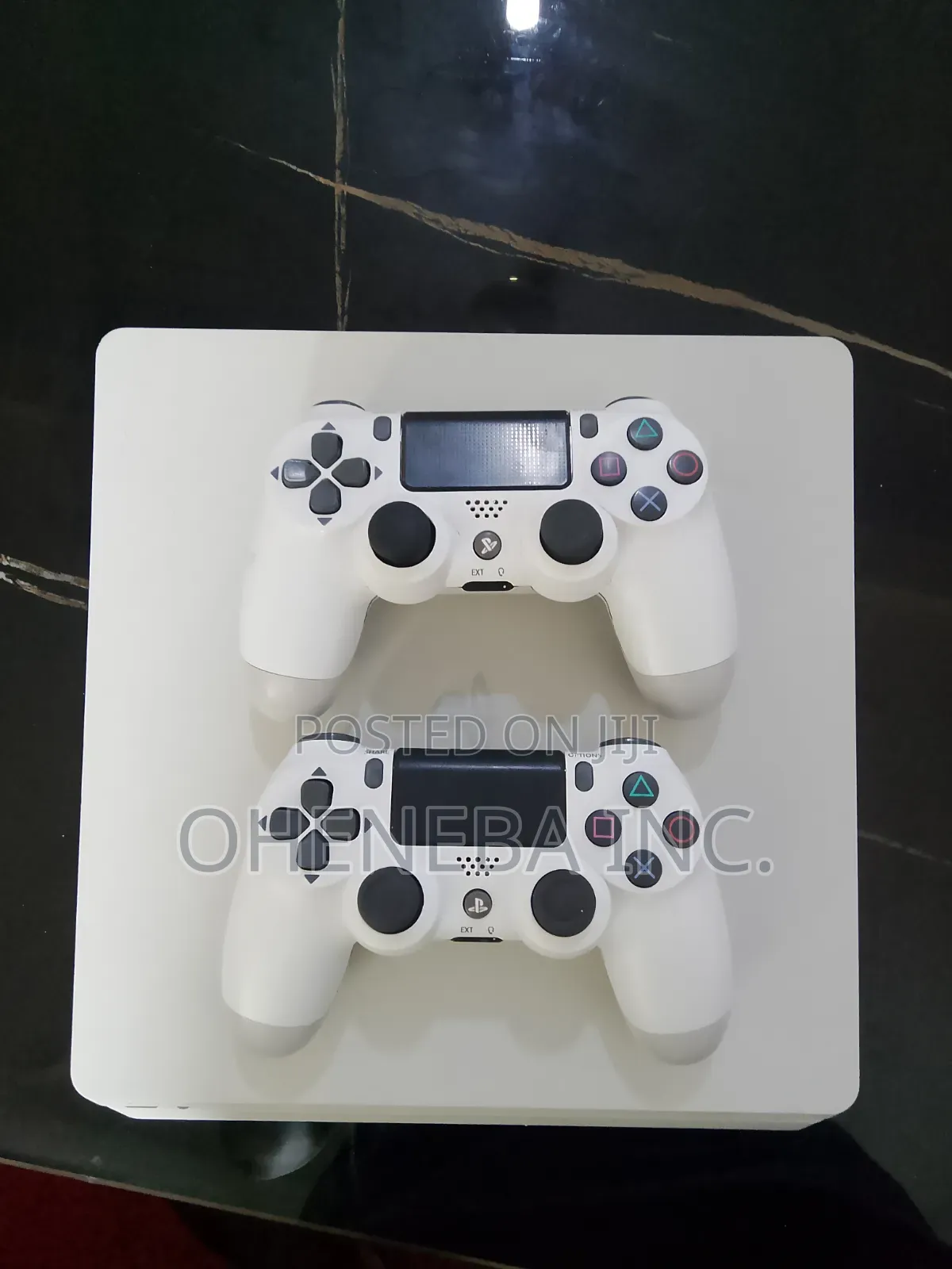 Special Edition PS4 Slim 1TB + Games + 2 Controllers