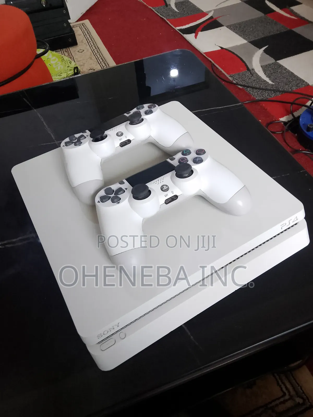 Special Edition PS4 Slim 1TB + Games + 2 Controllers