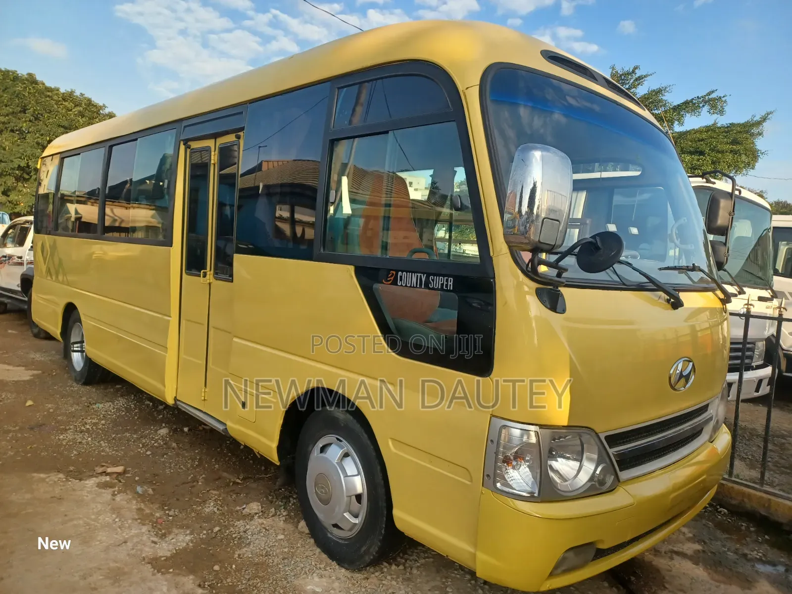 Hyundai County 2015 Yellow