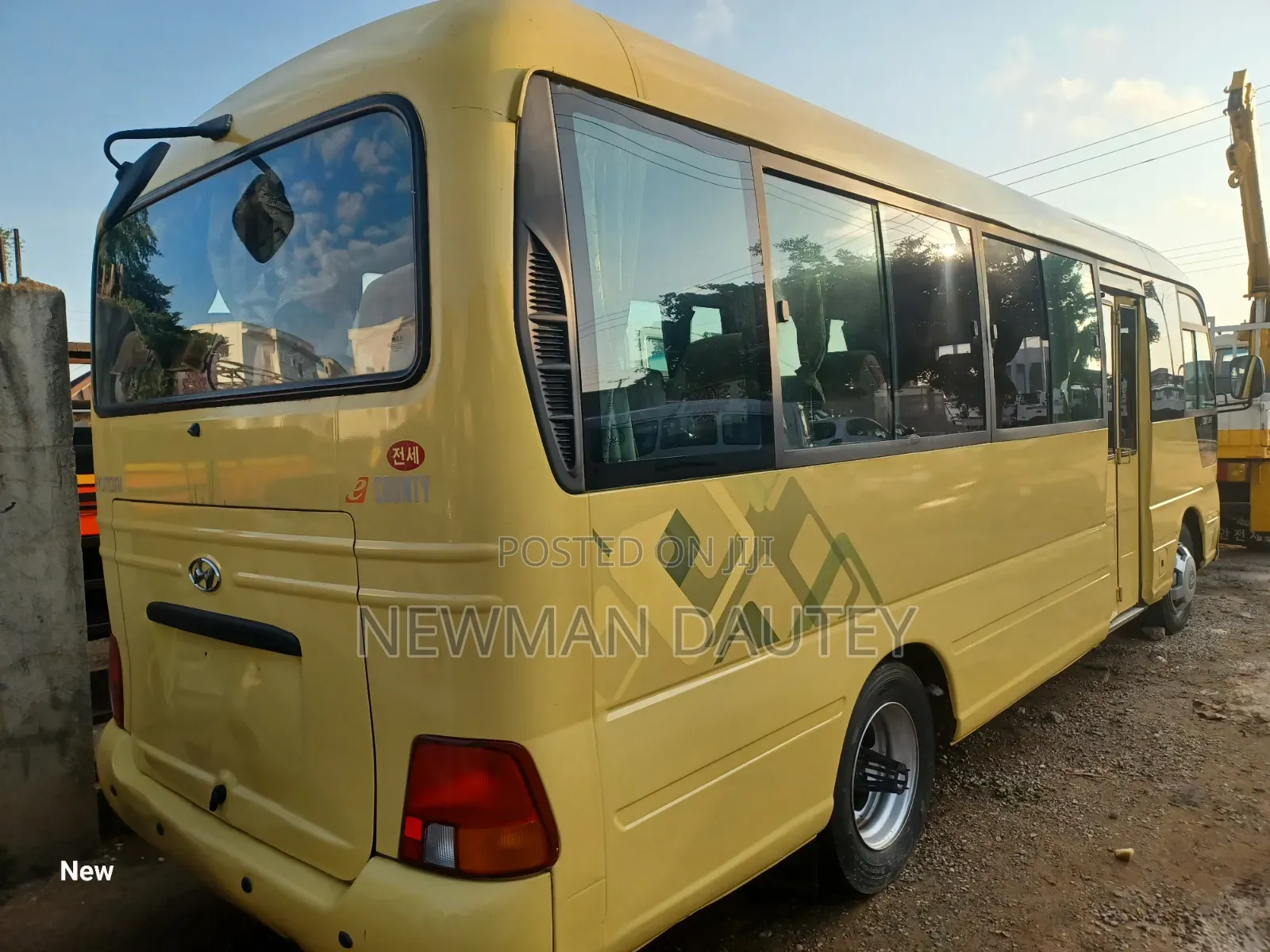 Hyundai County 2015 Yellow