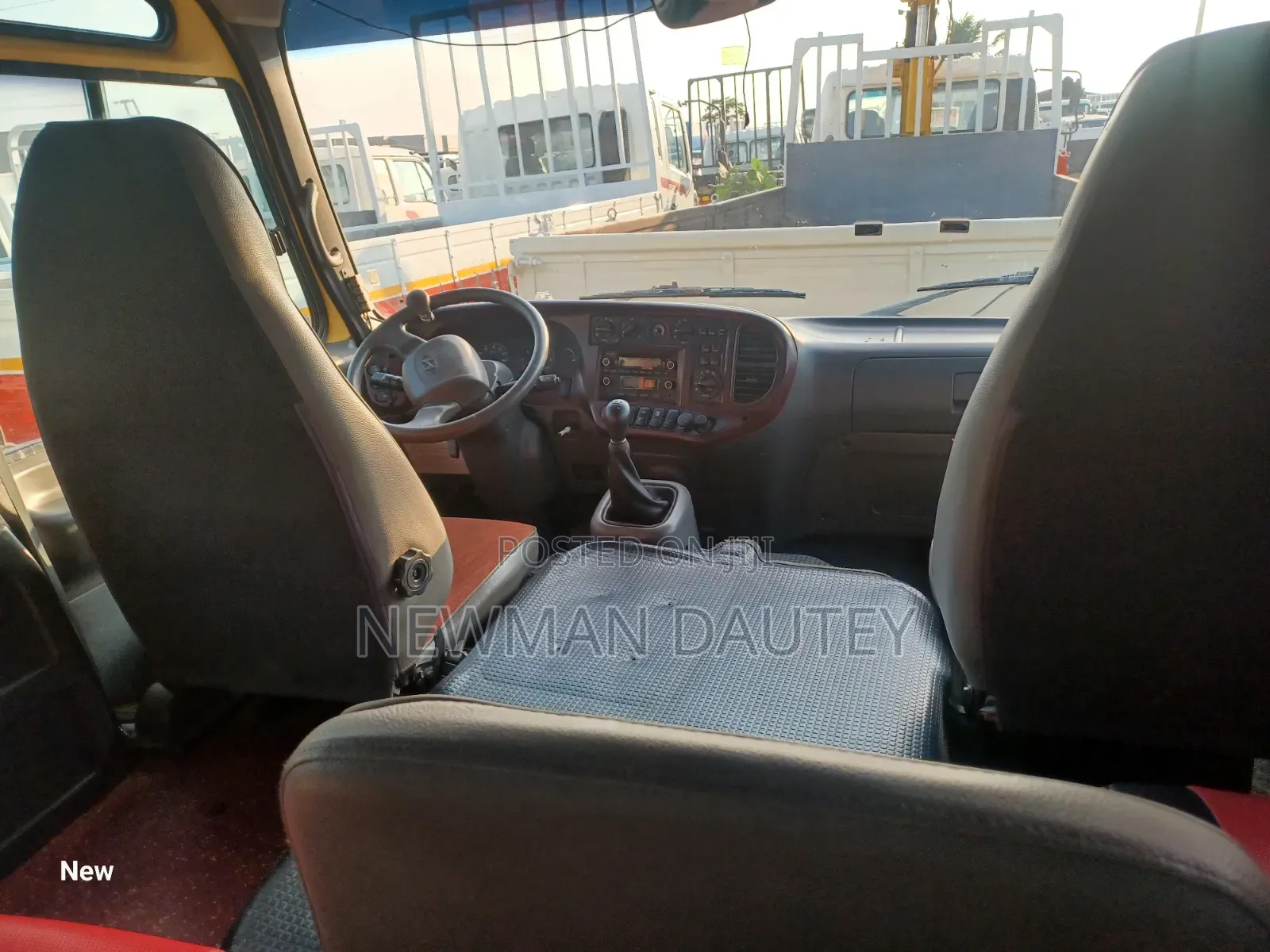 Hyundai County 2015 Yellow