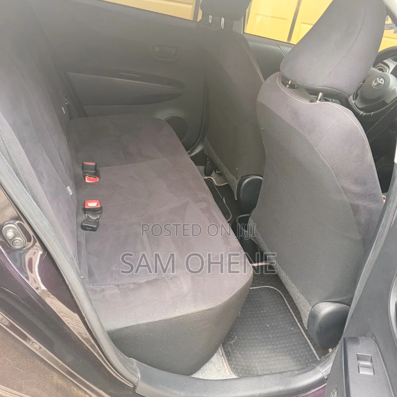 Toyota Vitz 1.3 AWD 5dr 2015 Burgundy