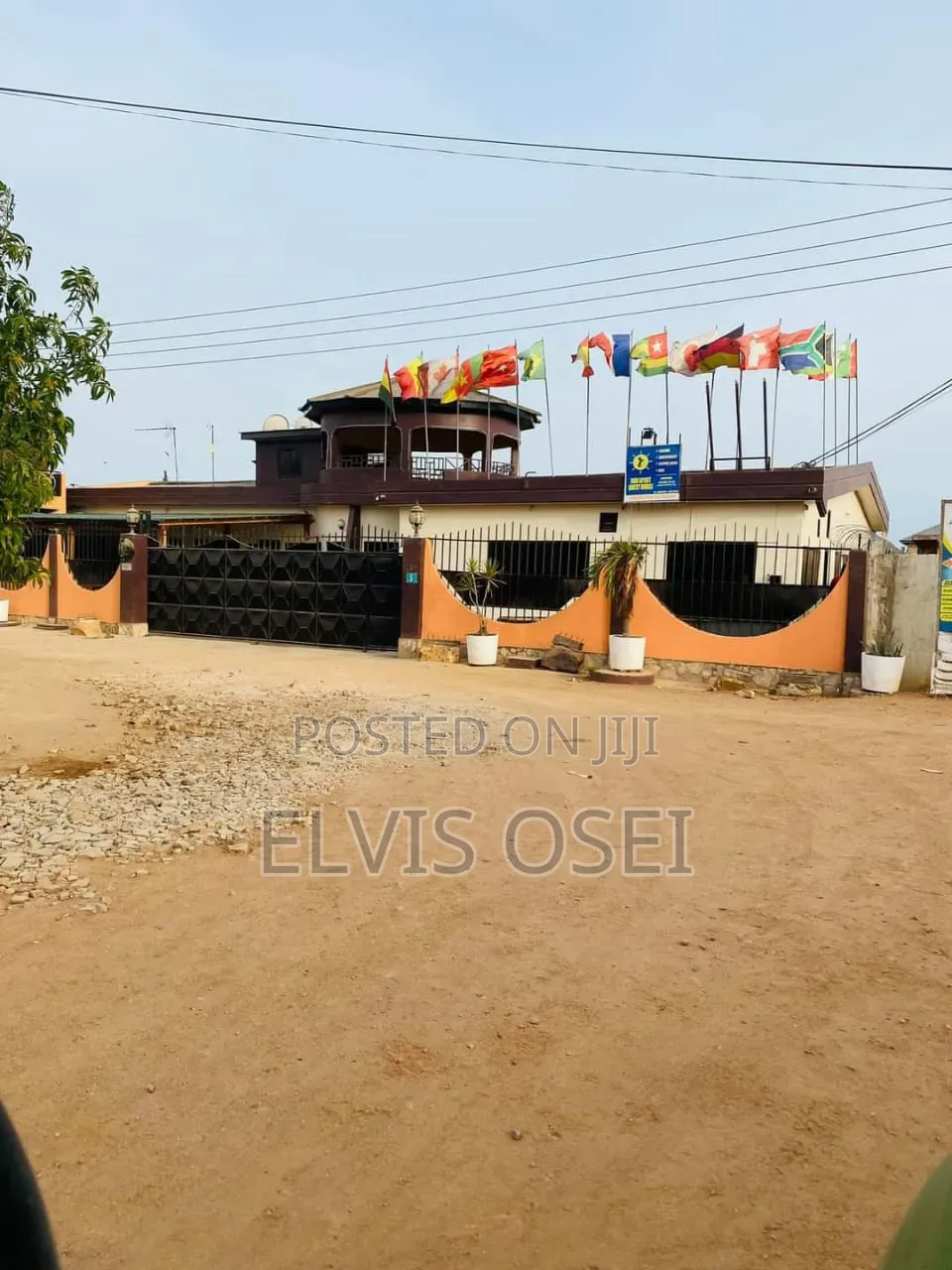 10bdrm House in Menskrom Macharty, Accra Metropolitan for sale