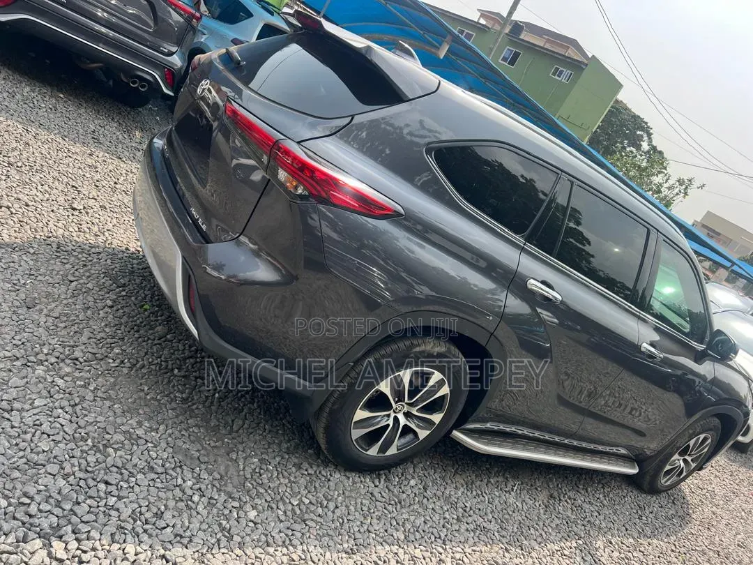 Toyota Highlander 2021 Gray