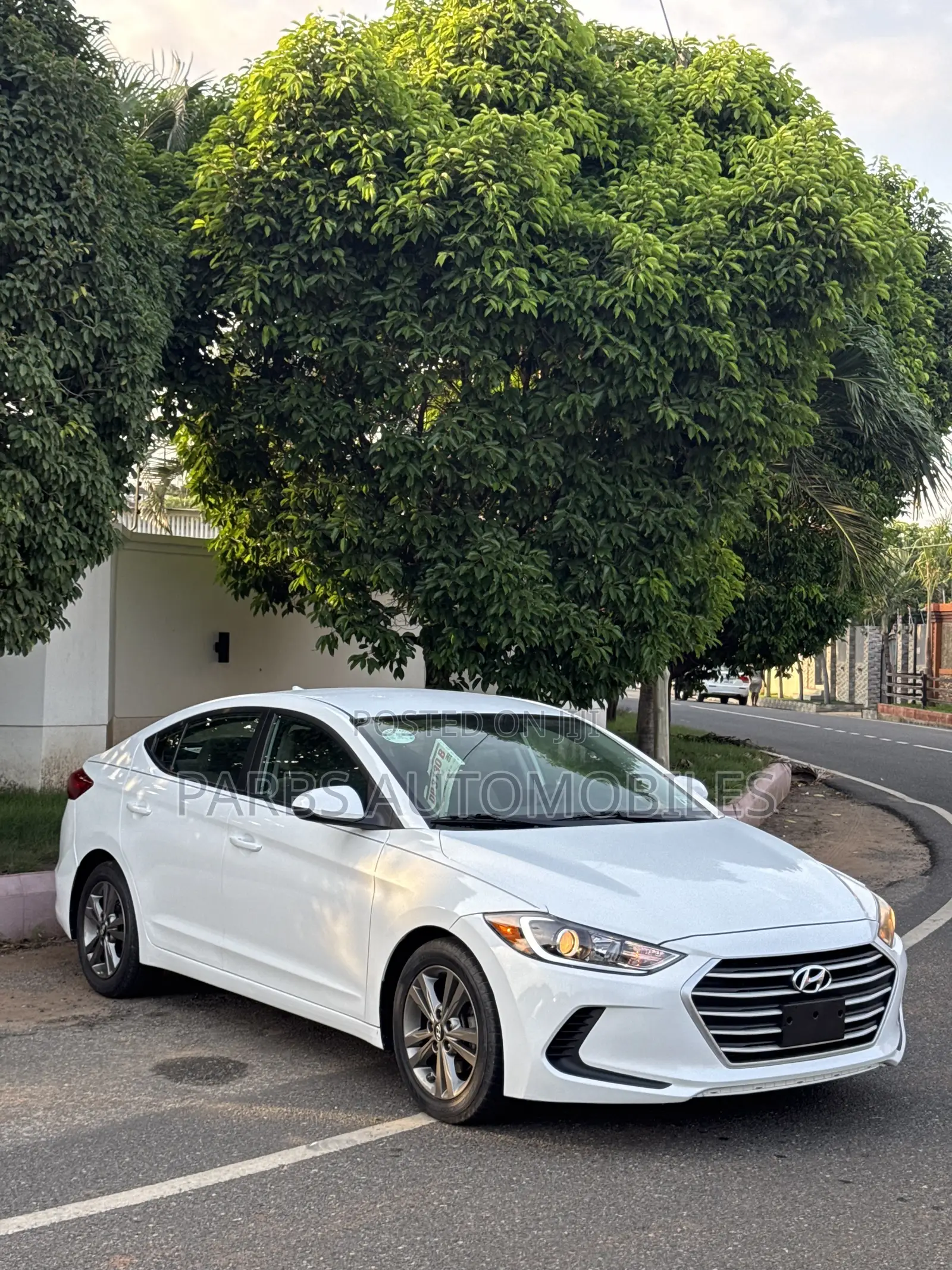 Hyundai Elantra SE Sedan FWD (2.0L 4cyl 6M) 2017 White