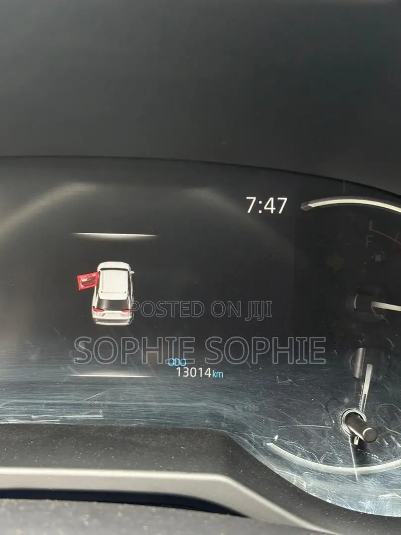 Toyota RAV4 XLE 2021 White