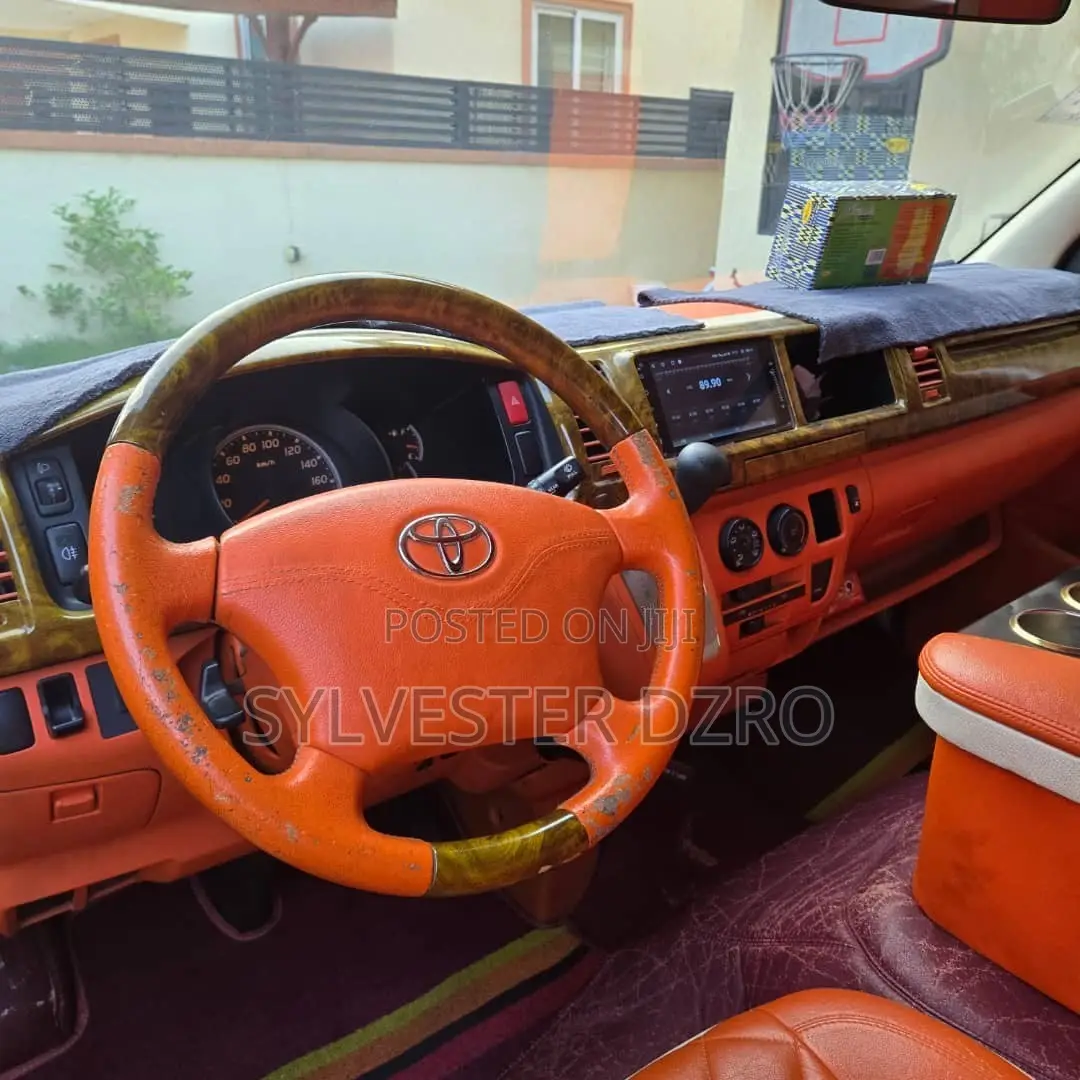 Toyota HiAce 2012 Black