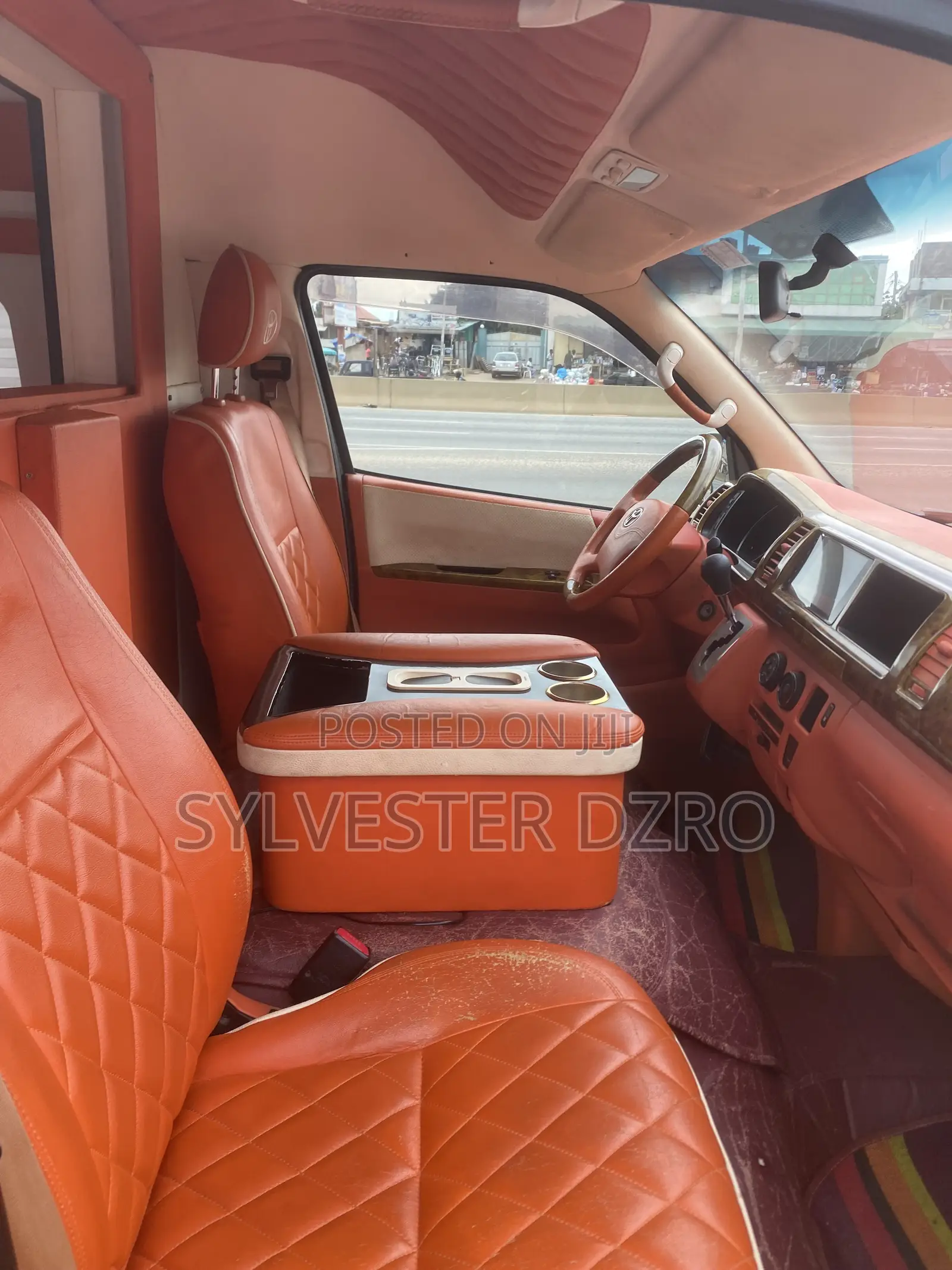 Toyota HiAce 2012 Black