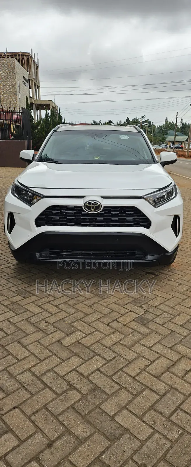 Toyota RAV4 XLE 2021 White