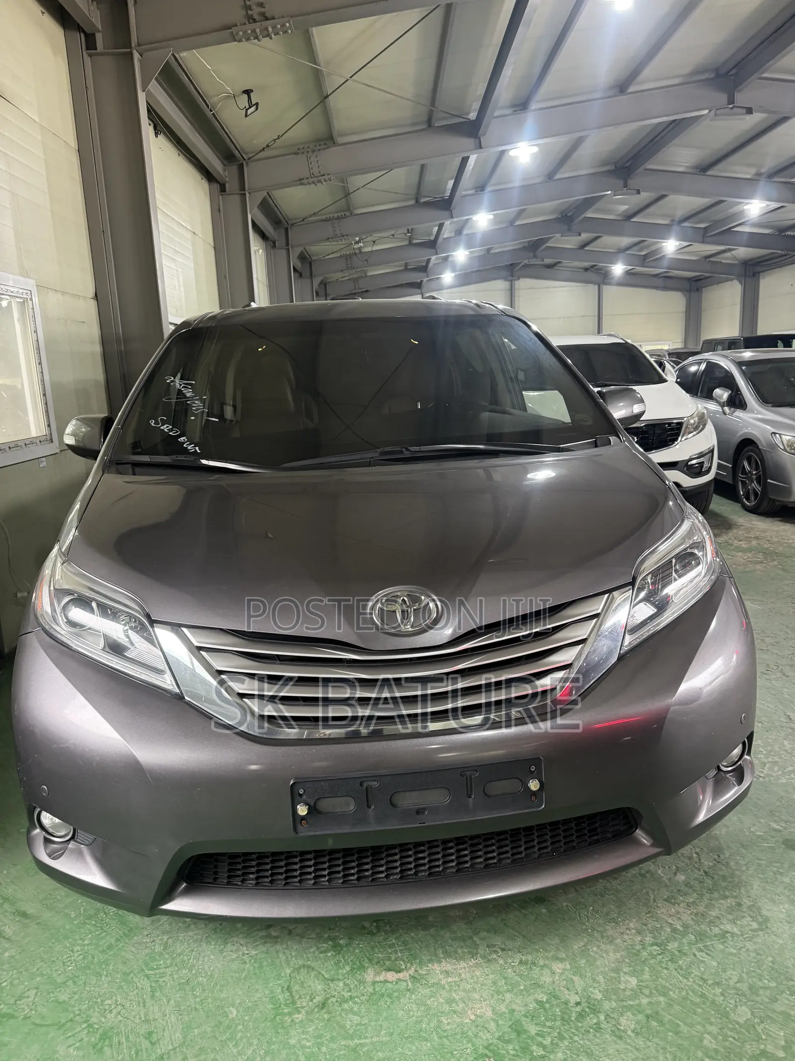 Toyota Sienna Limited AWD (3.5L 6cyl 8A) 2018 Brown