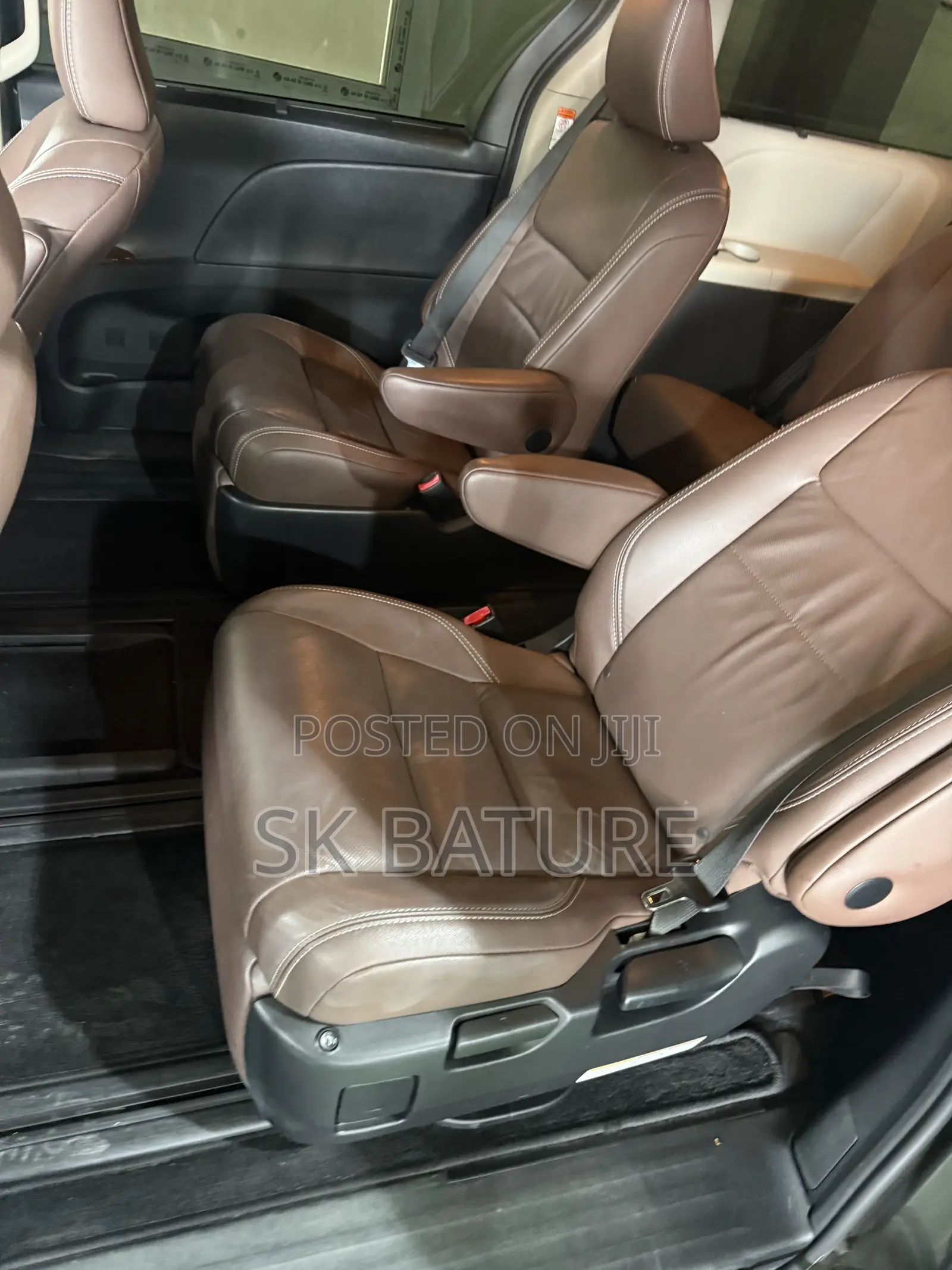 Toyota Sienna Limited AWD (3.5L 6cyl 8A) 2018 Brown