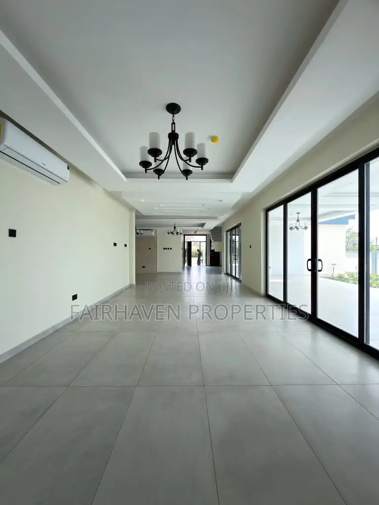 5bdrm House in East Legon for sale