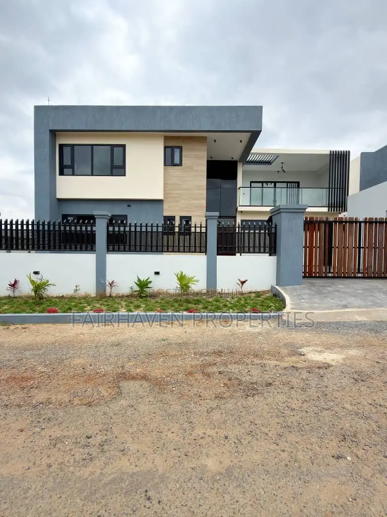 5bdrm House in East Legon for sale