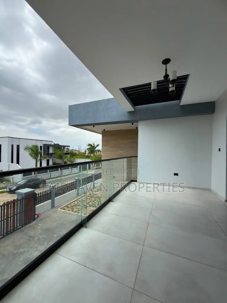 5bdrm House in East Legon for sale
