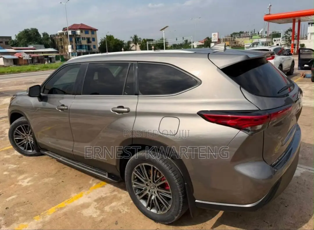 Toyota Highlander 2023 Gray
