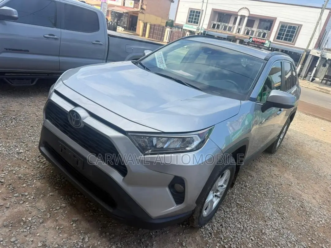 Toyota RAV4 XLE AWD 2020 Silver