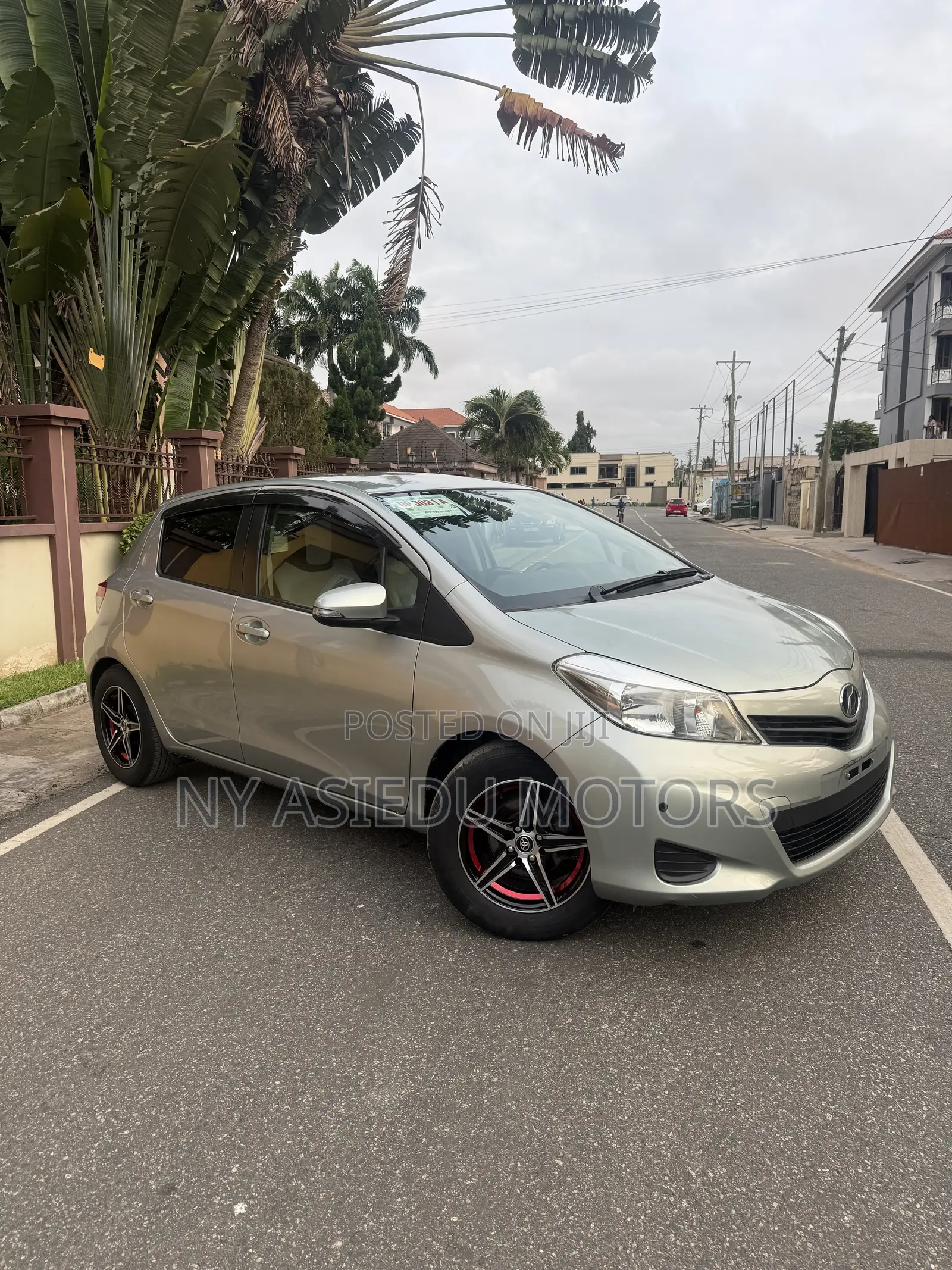 Toyota Vitz 1.3 FWD 3dr 2011 Green