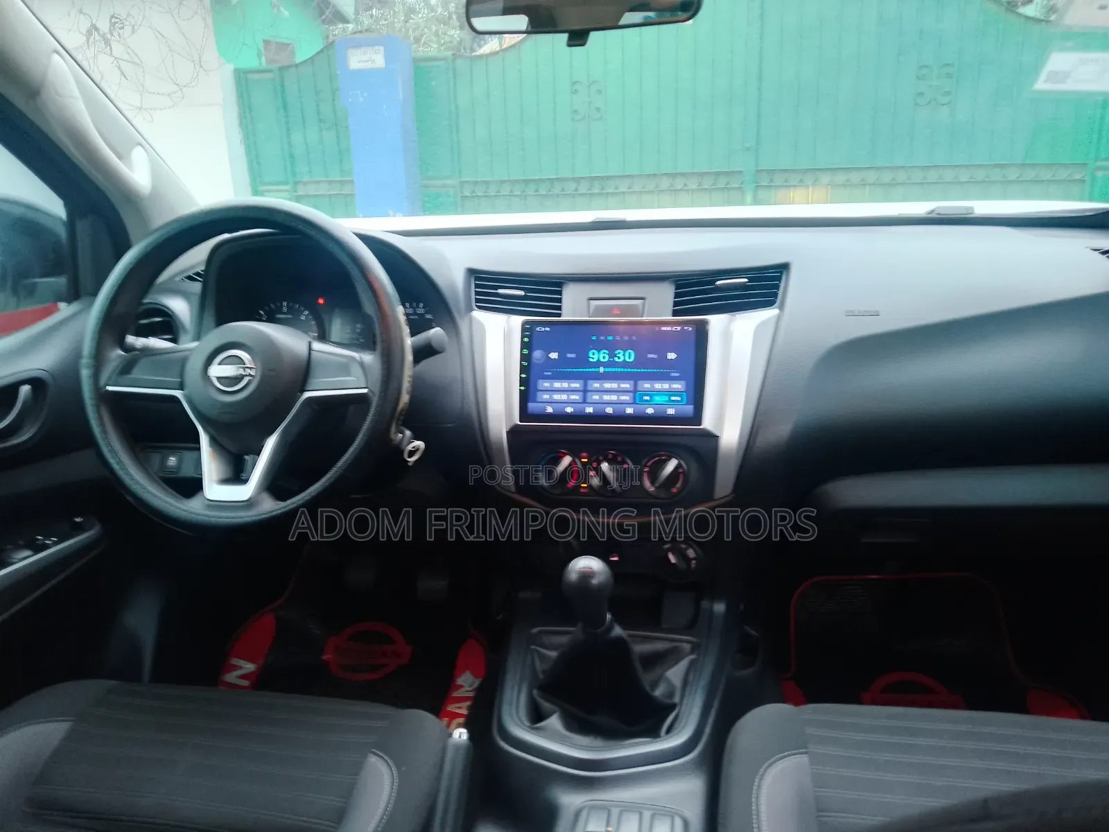 Nissan Navara 2025 White