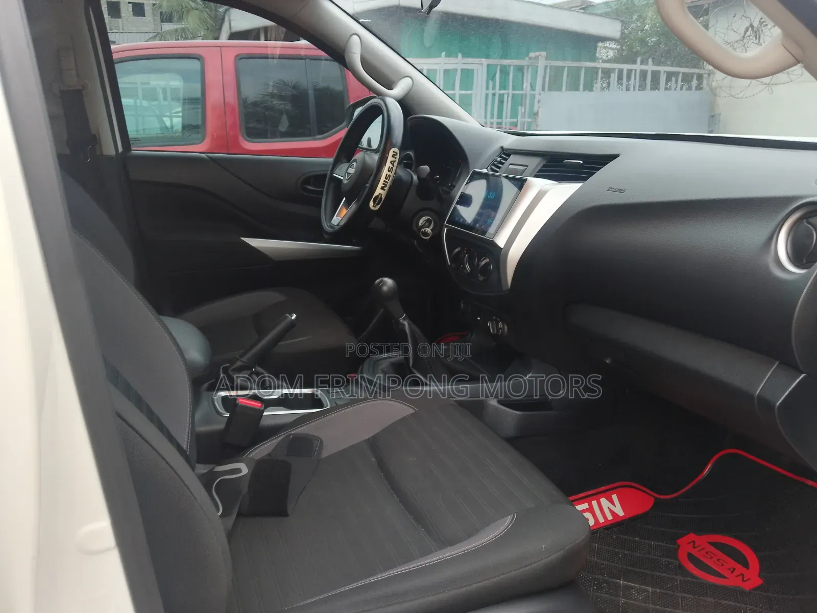 Nissan Navara 2025 White