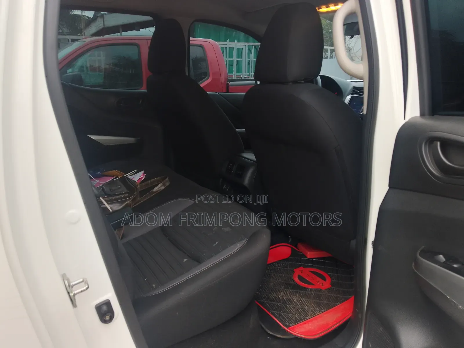 Nissan Navara 2025 White