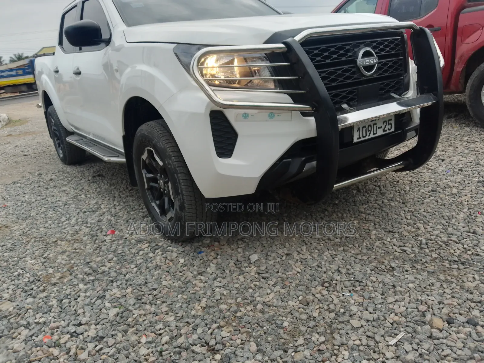 Nissan Navara 2025 White