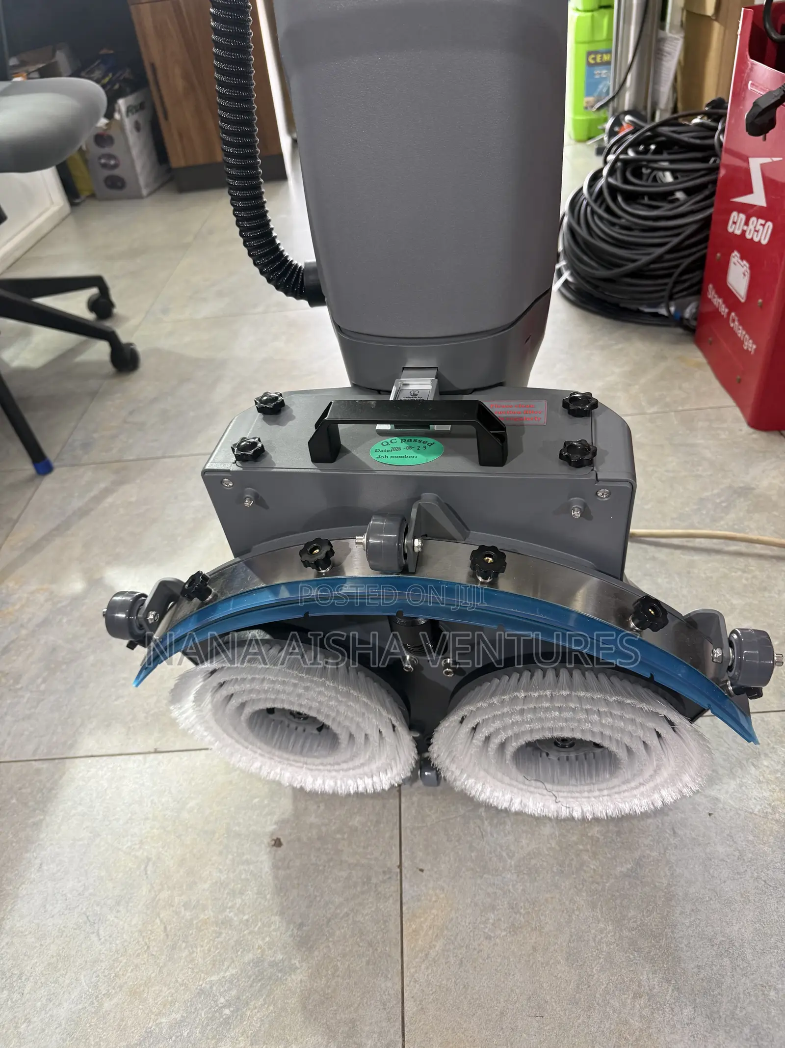 Cordless Floor Scrubbing Machine