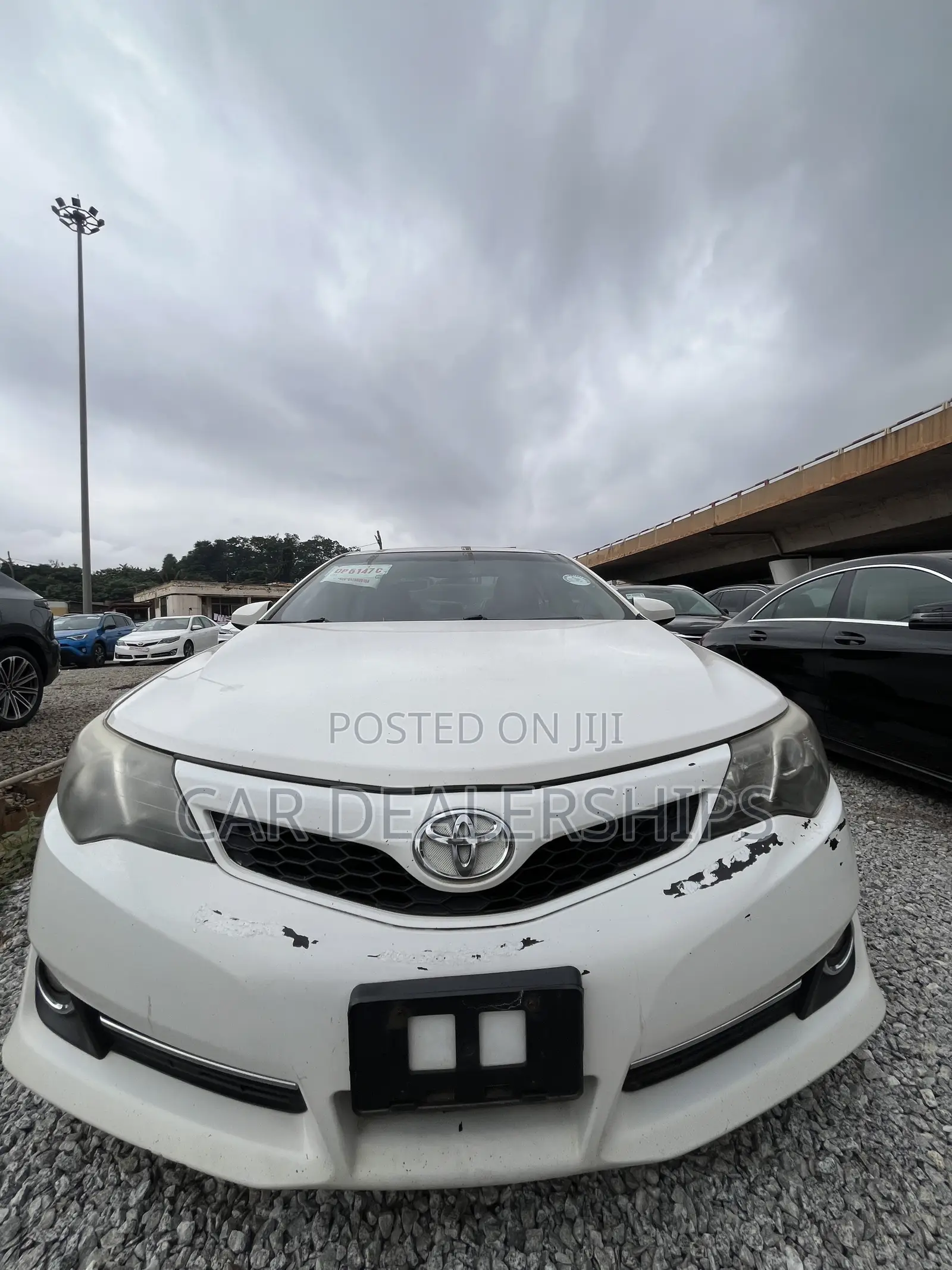 Toyota Camry SE 4dr Sedan (2.5L 4cyl 6A) 2014 White