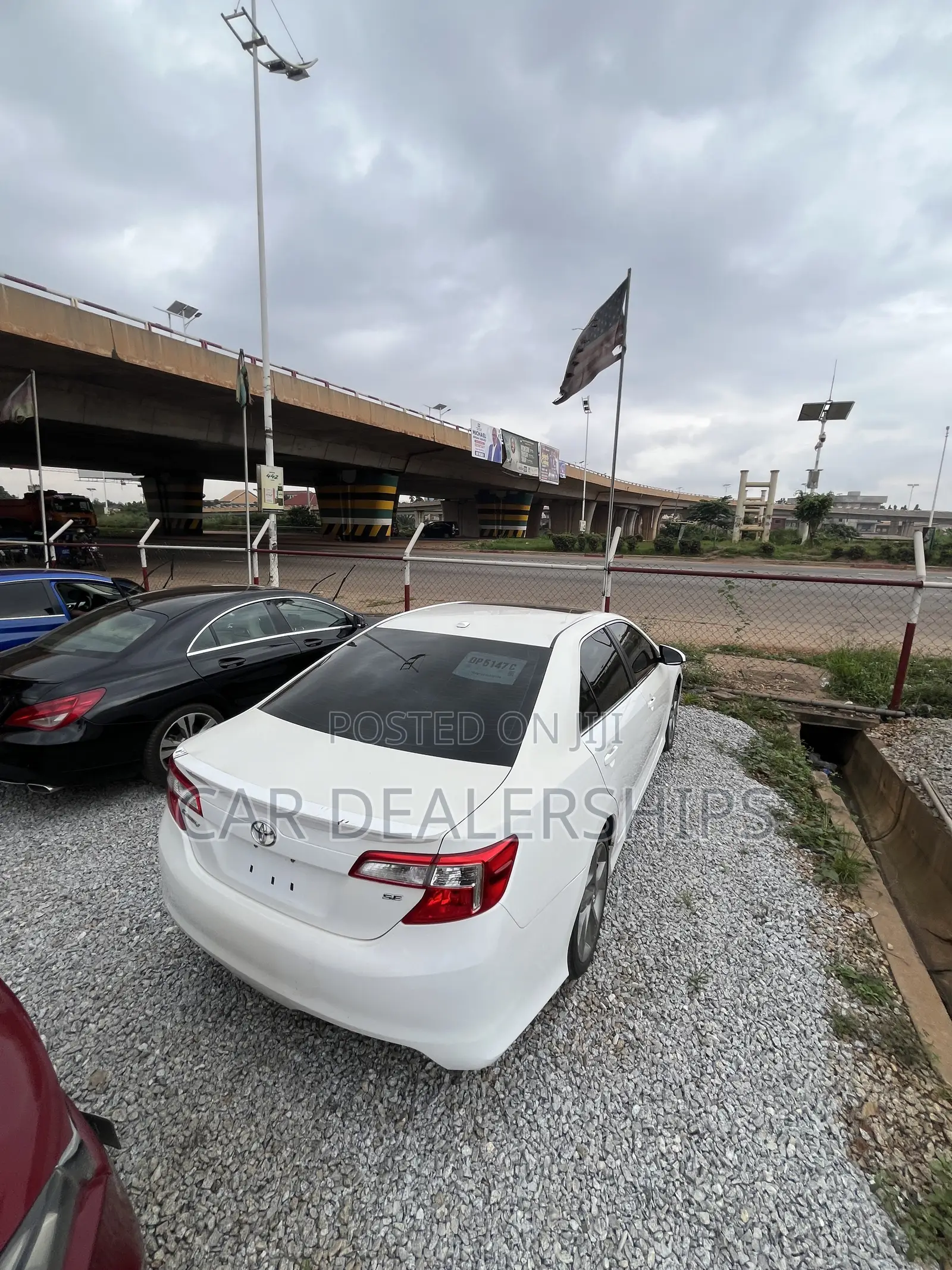 Toyota Camry SE 4dr Sedan (2.5L 4cyl 6A) 2014 White