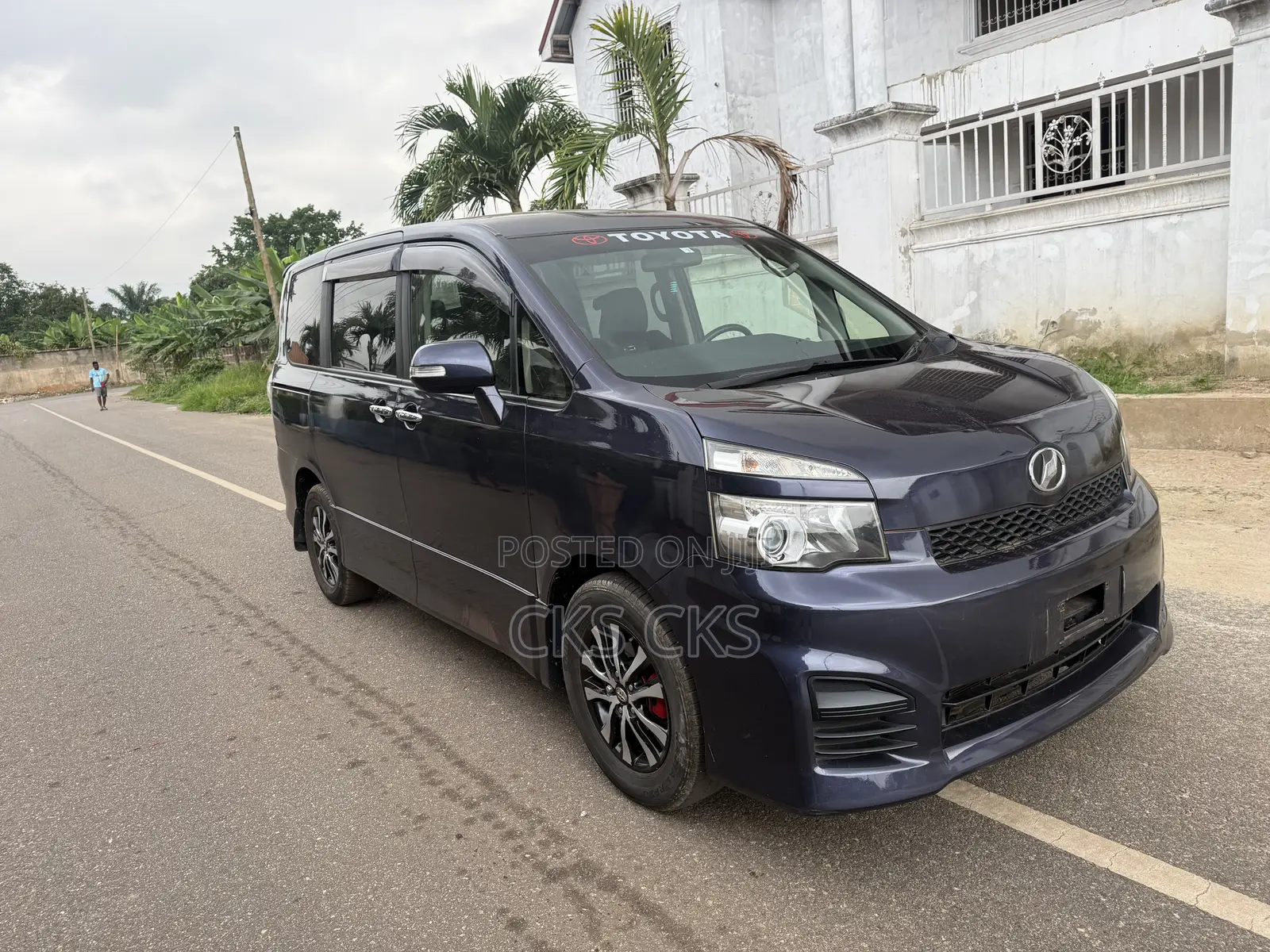 Toyota Voxy 2013 Blue