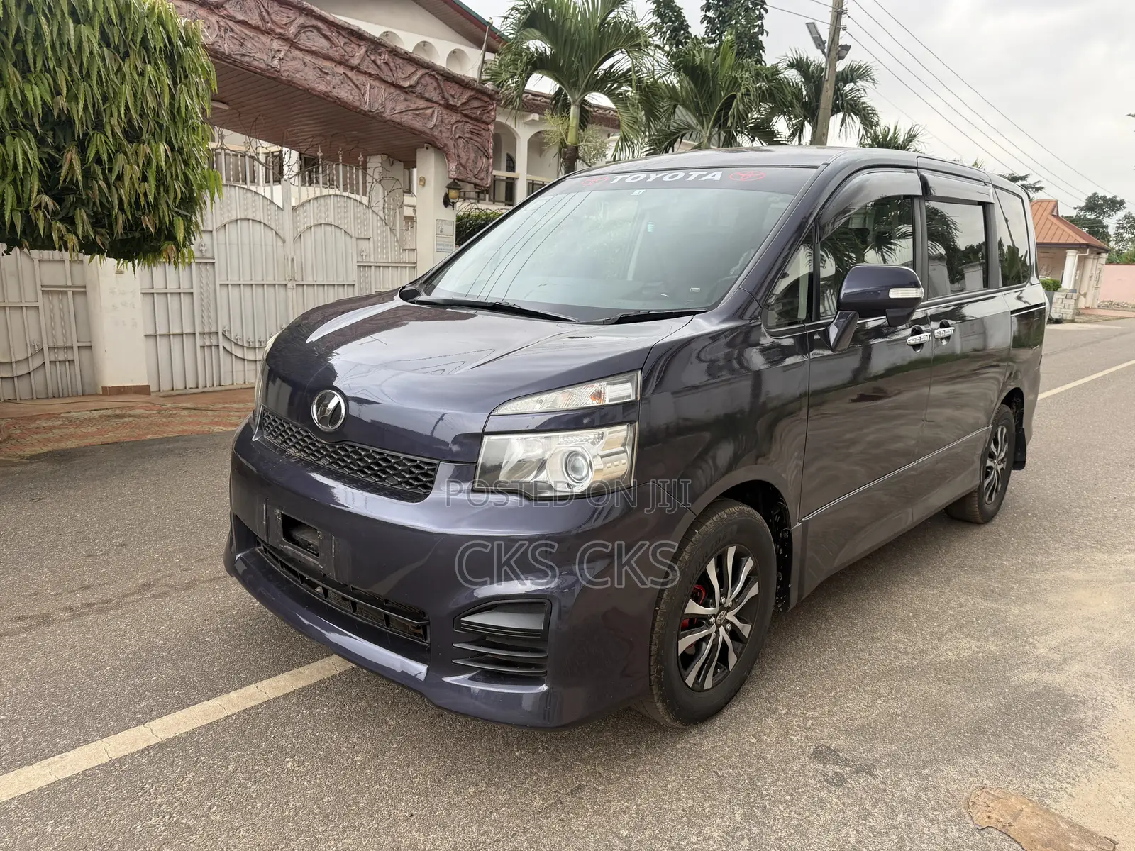 Toyota Voxy 2013 Blue