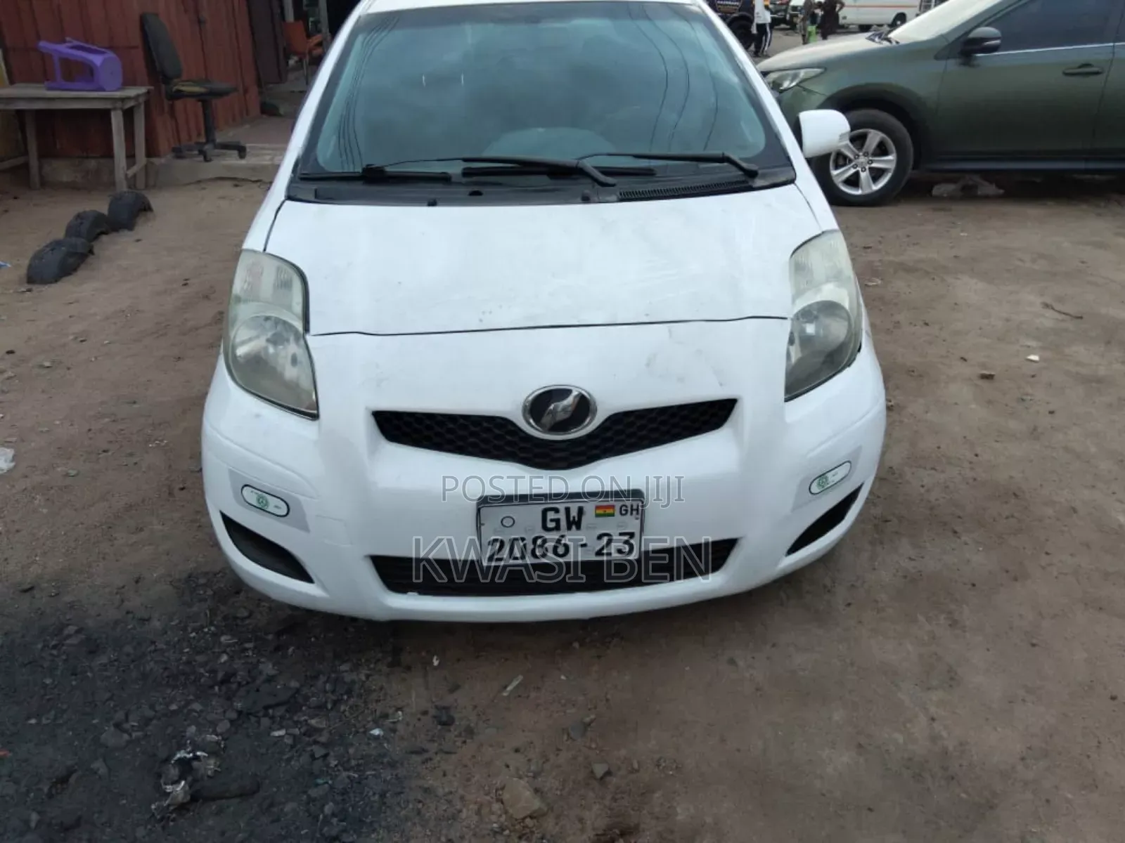 Toyota Vitz 2010 White