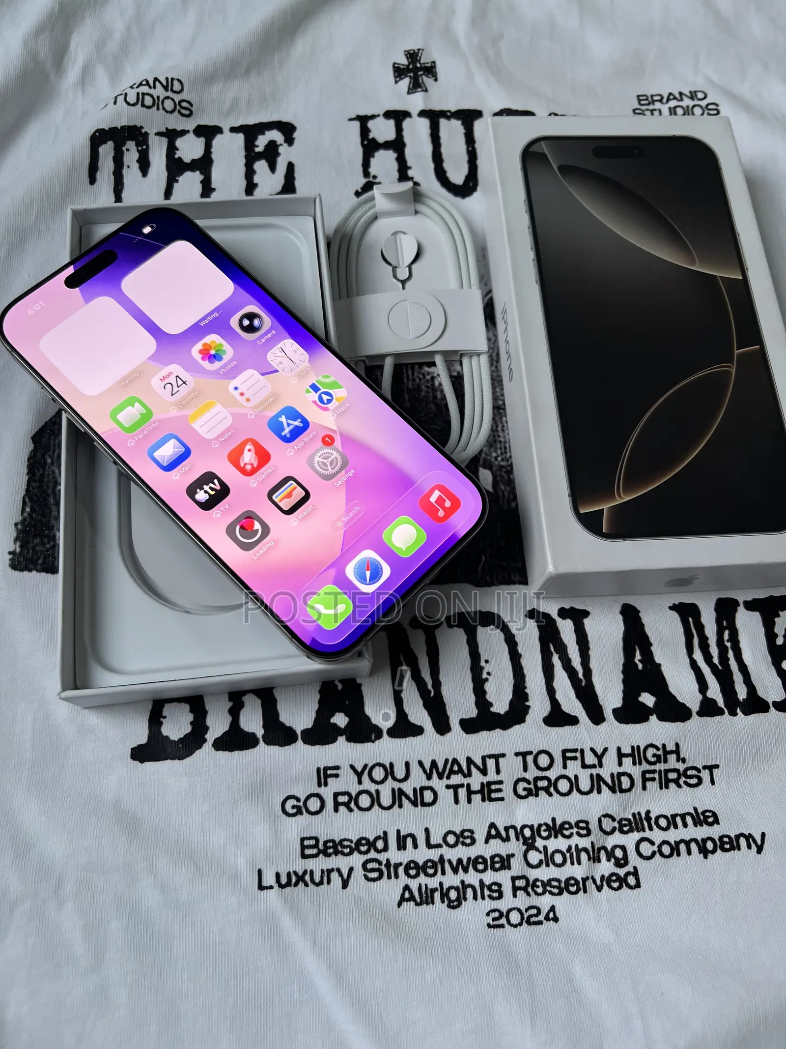 New Apple iPhone 16 Pro Max 256 GB Silver
