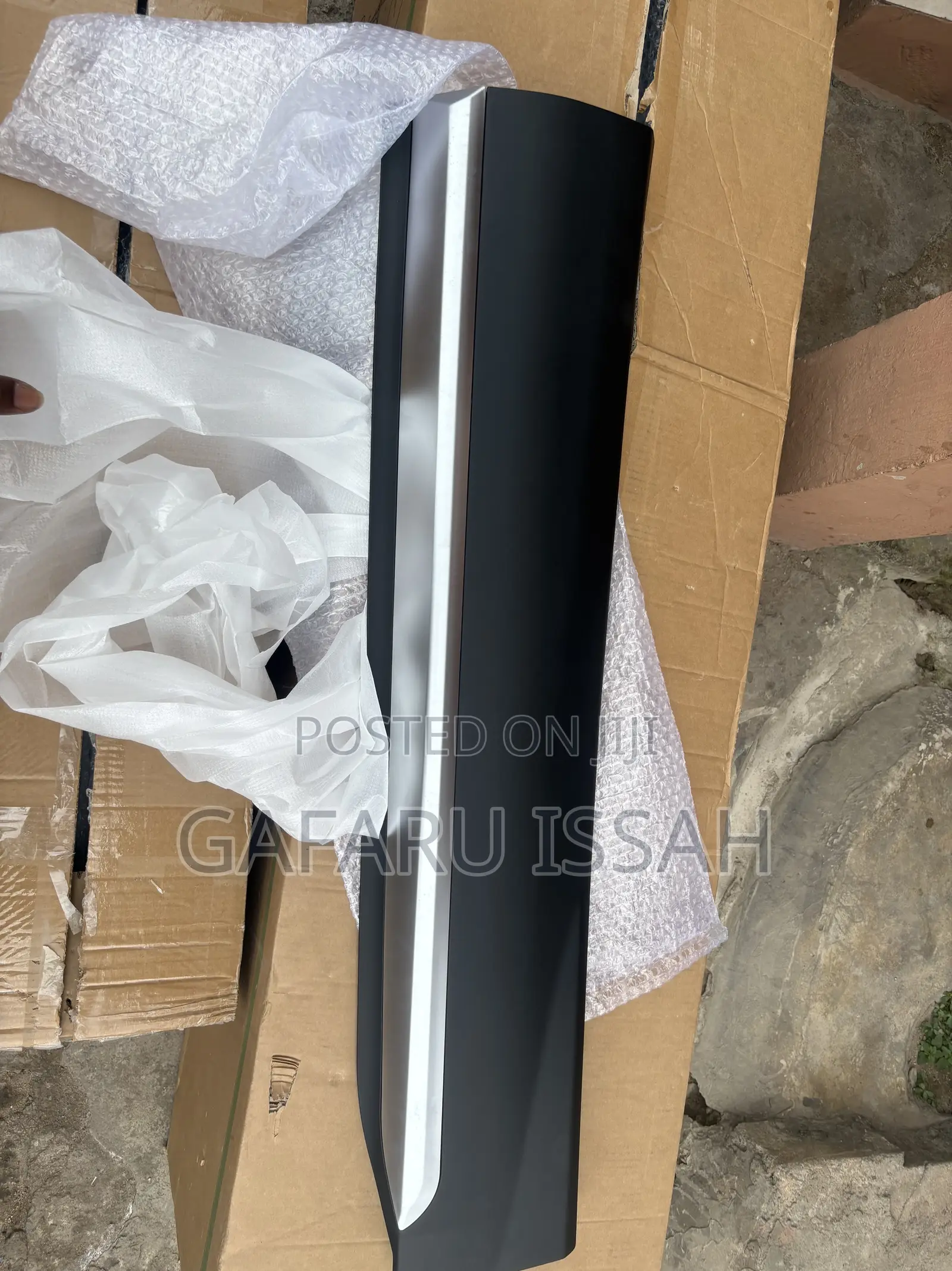 Santafe 19-23 Front Right Door Moulding
