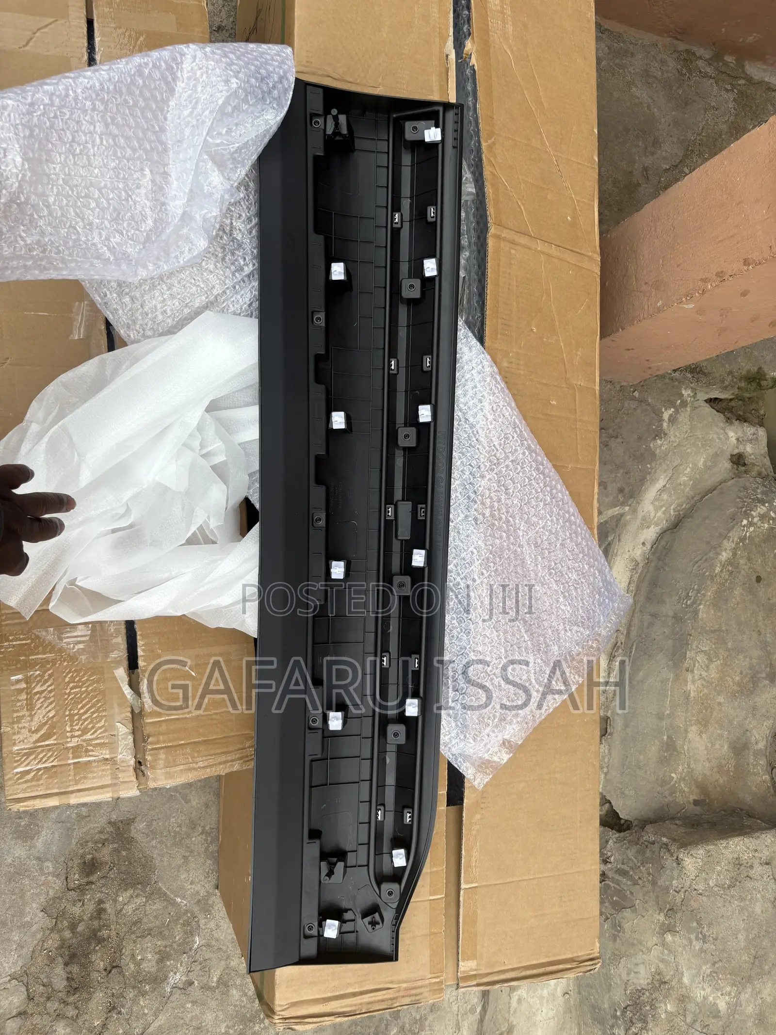 Santafe 19-23 Front Right Door Moulding